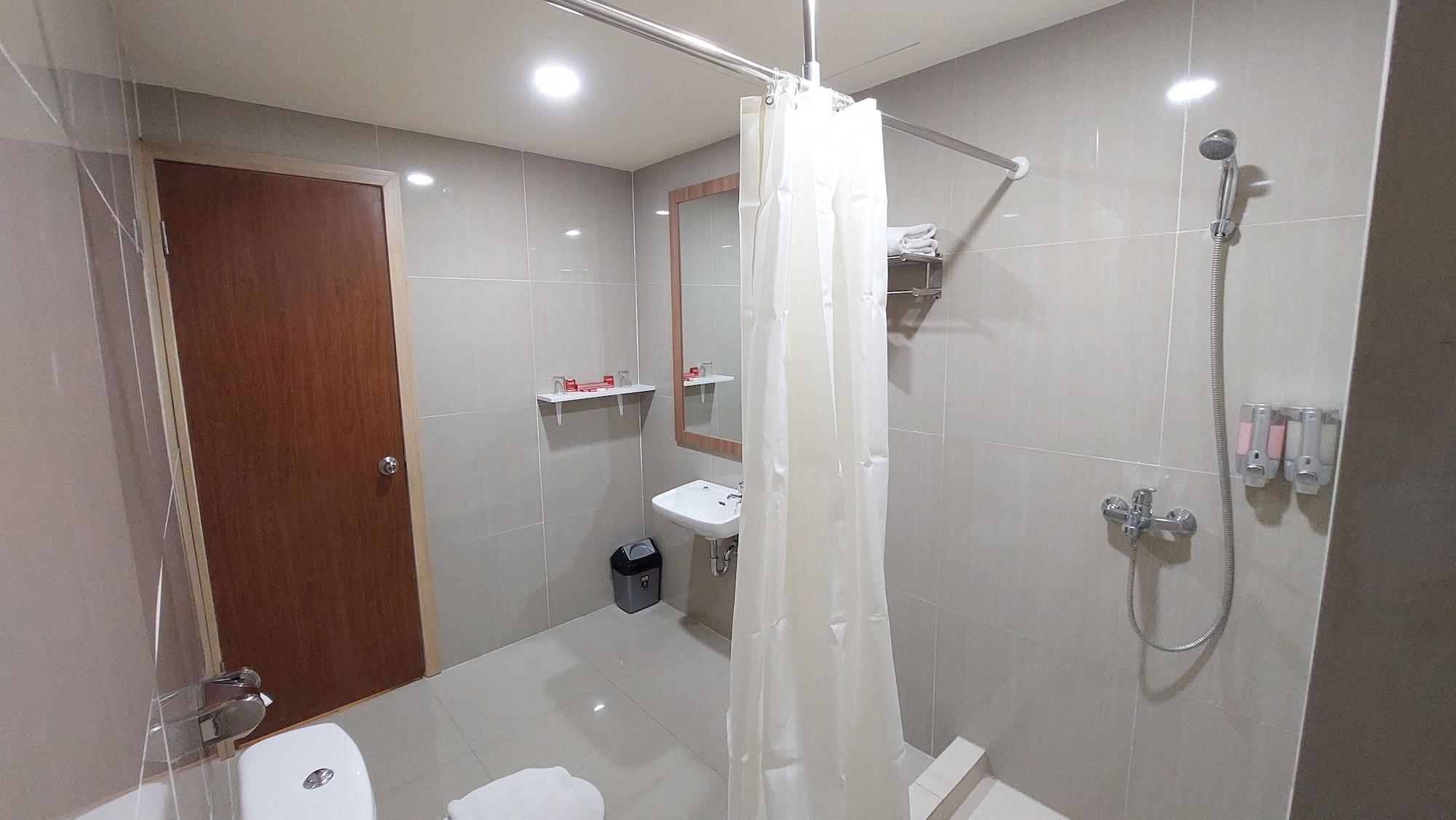 Equipamiento de Habitación Moritz Hotel Rsab Harapan Kita
