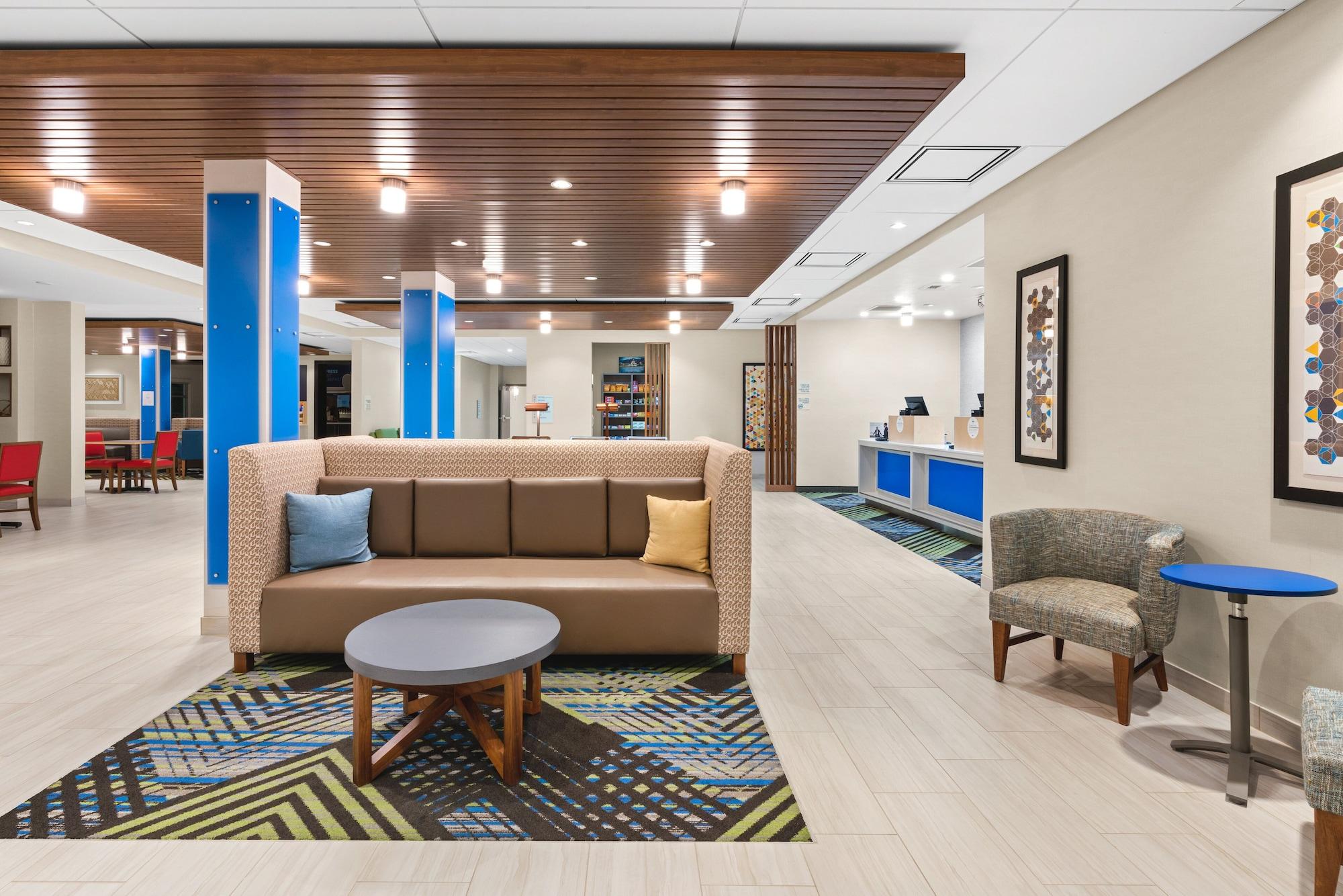 Vista Lobby Holiday Inn Express & Suites Suisun City by IHG