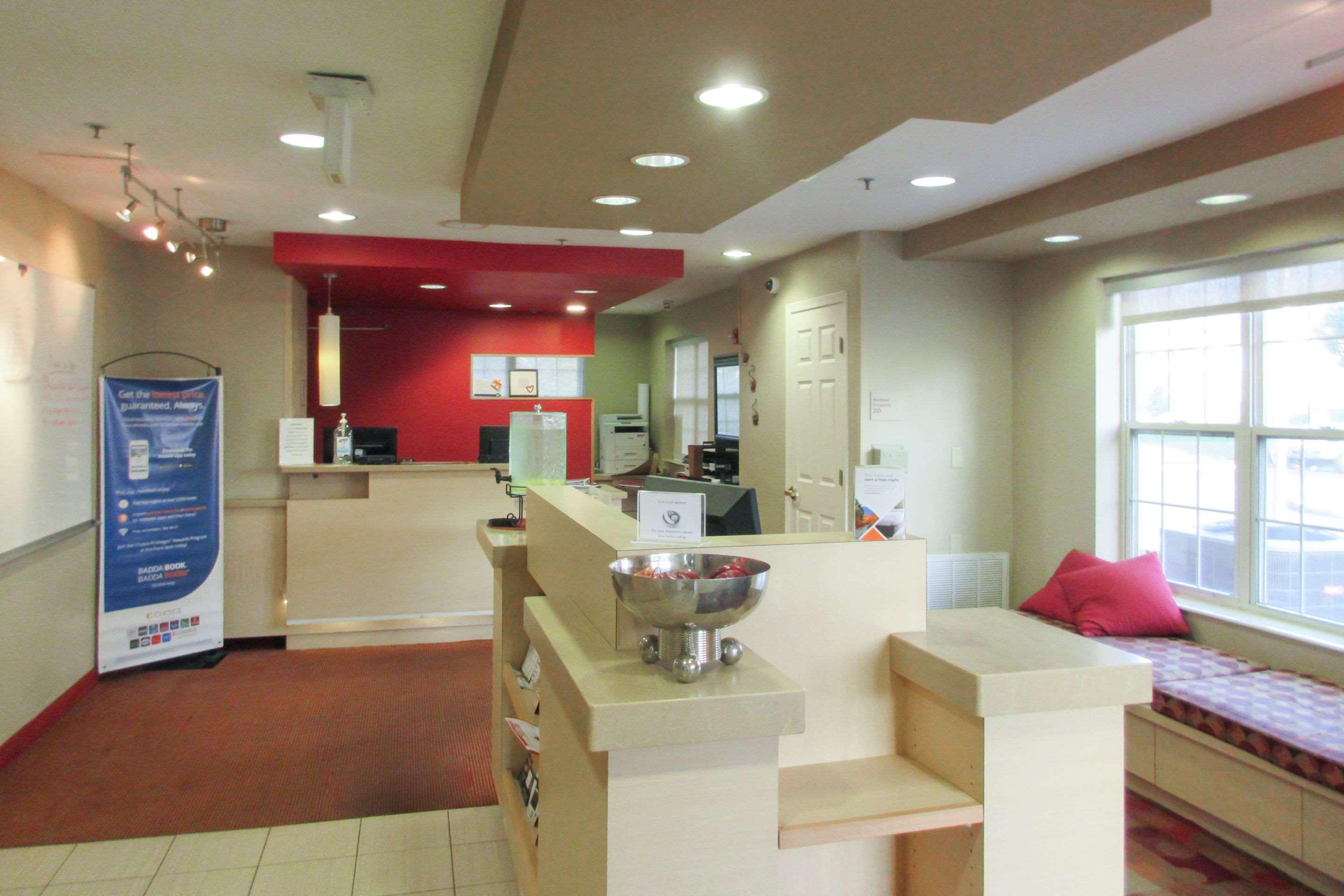 Vista Lobby MainStay Suites Columbus Worthington