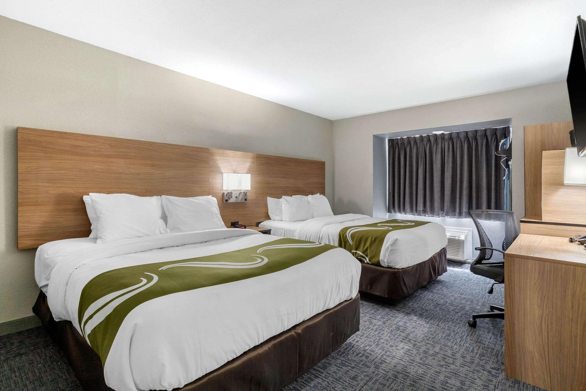 Varios Quality Inn Downtown - near Market Square