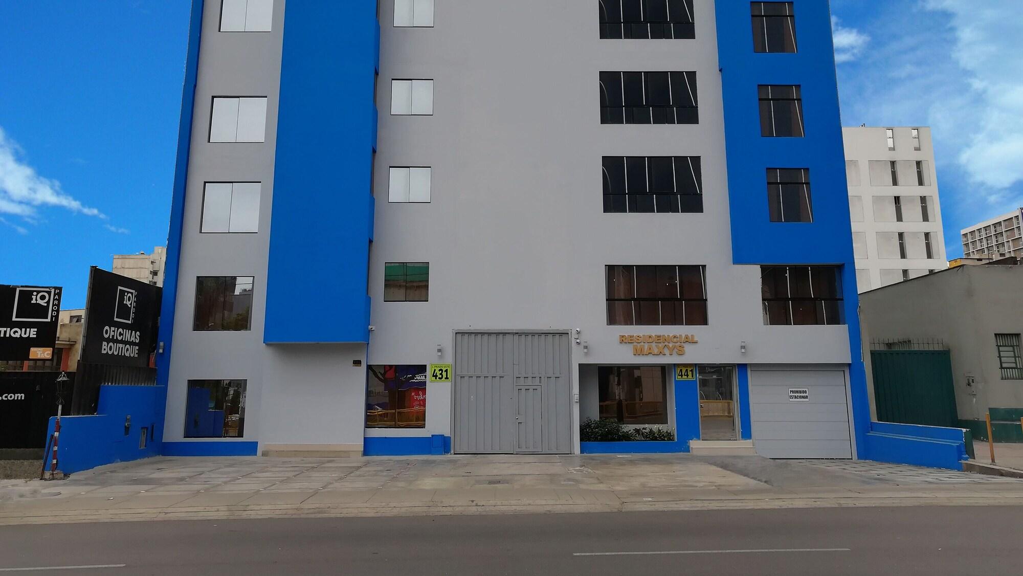 Varios Maxy's Inn Hotel & Suite