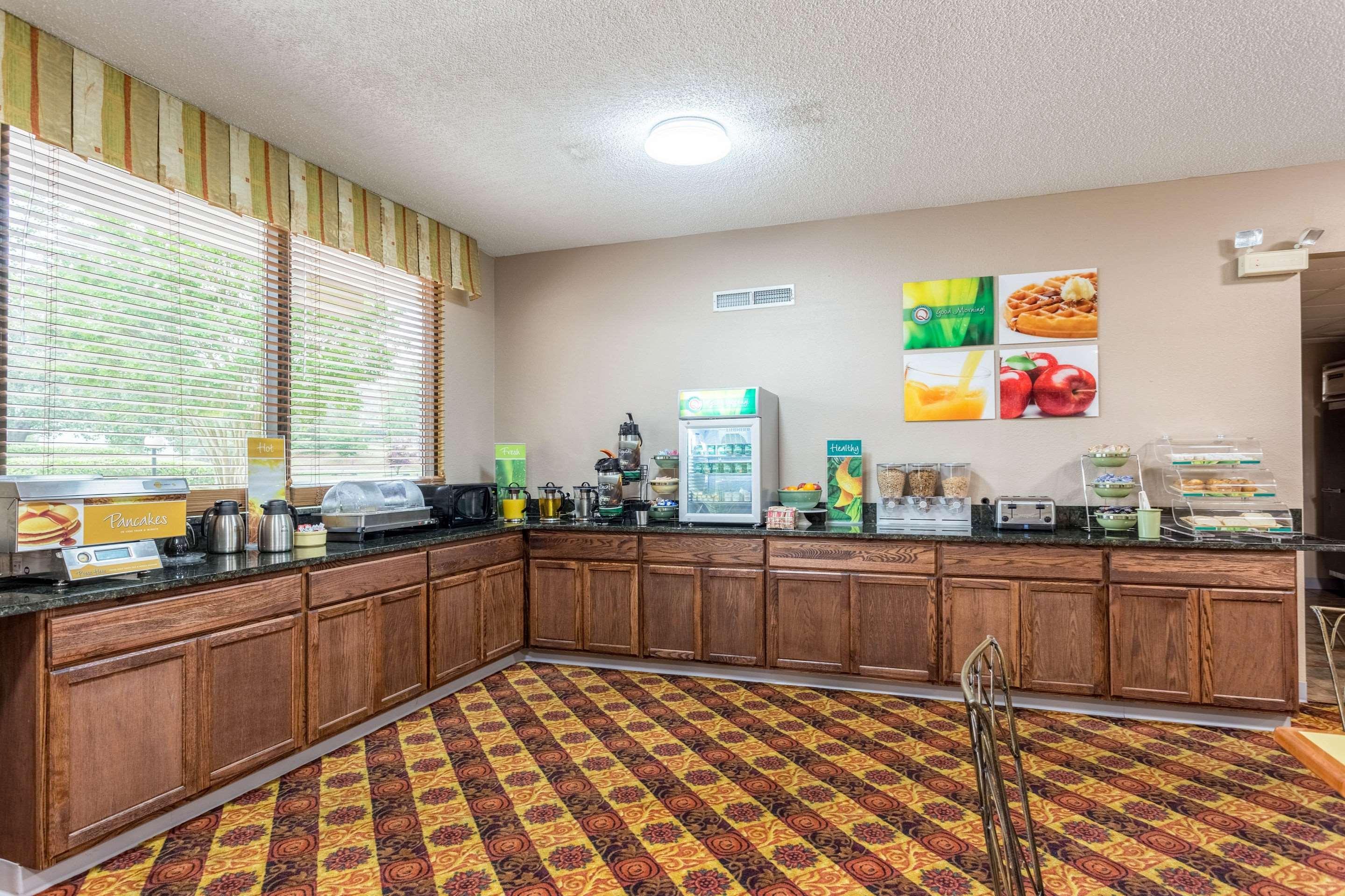 Restaurant Quality Inn & Conference Center