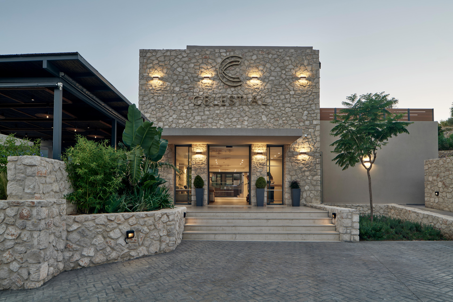 Vista Exterior Celestial All Suites