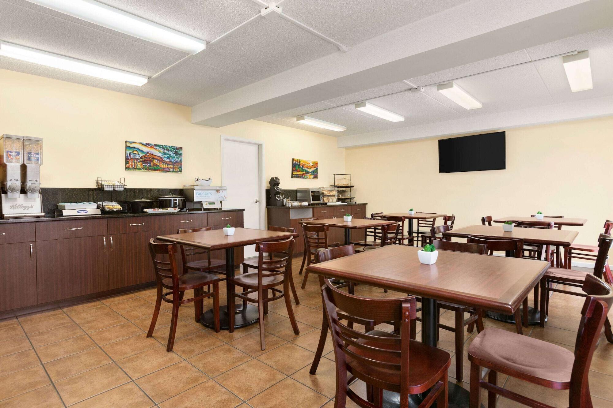 Restaurant Days Inn by Wyndham Miramichi NB