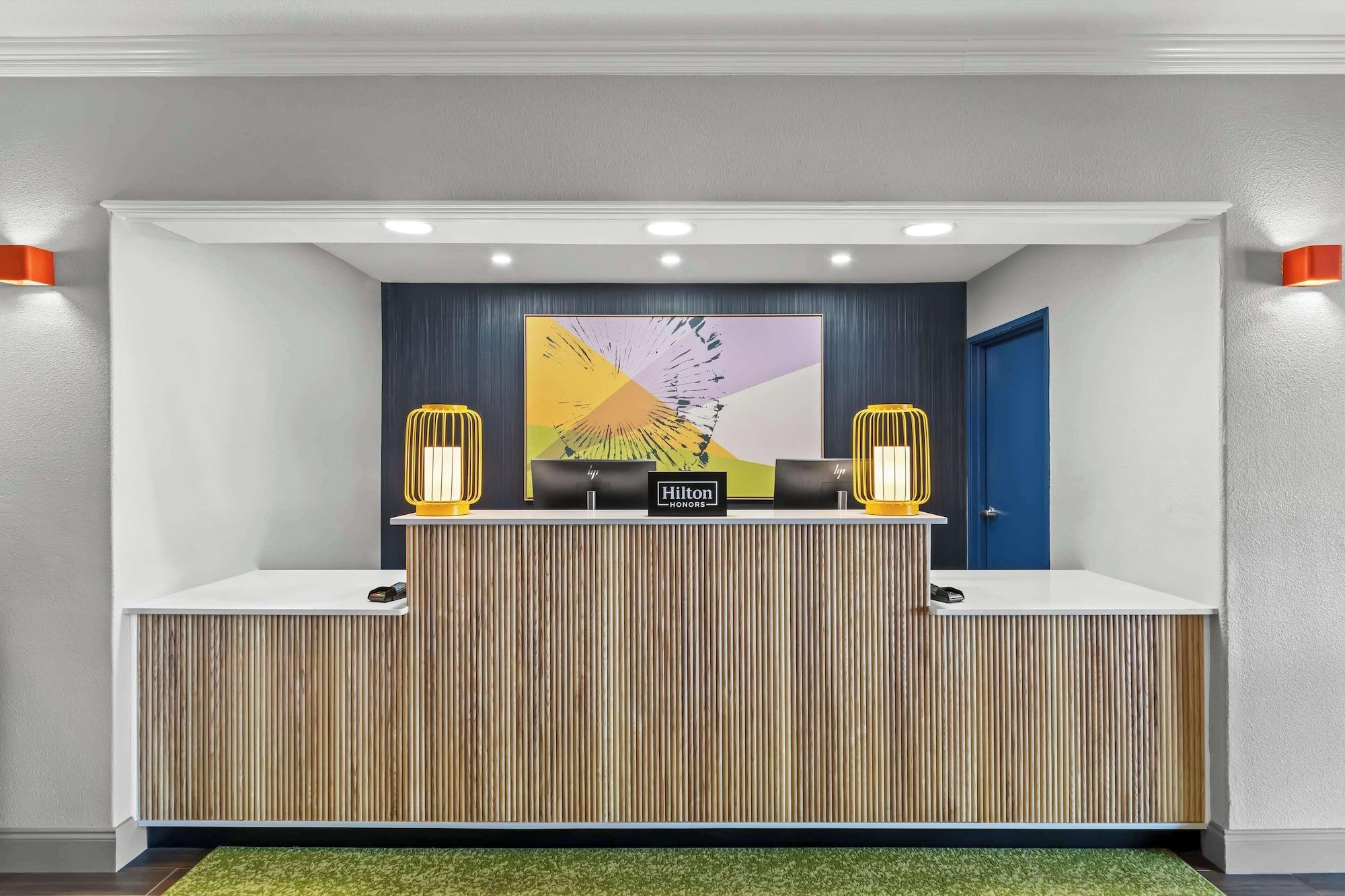 Vista Lobby Spark by Hilton Killeen