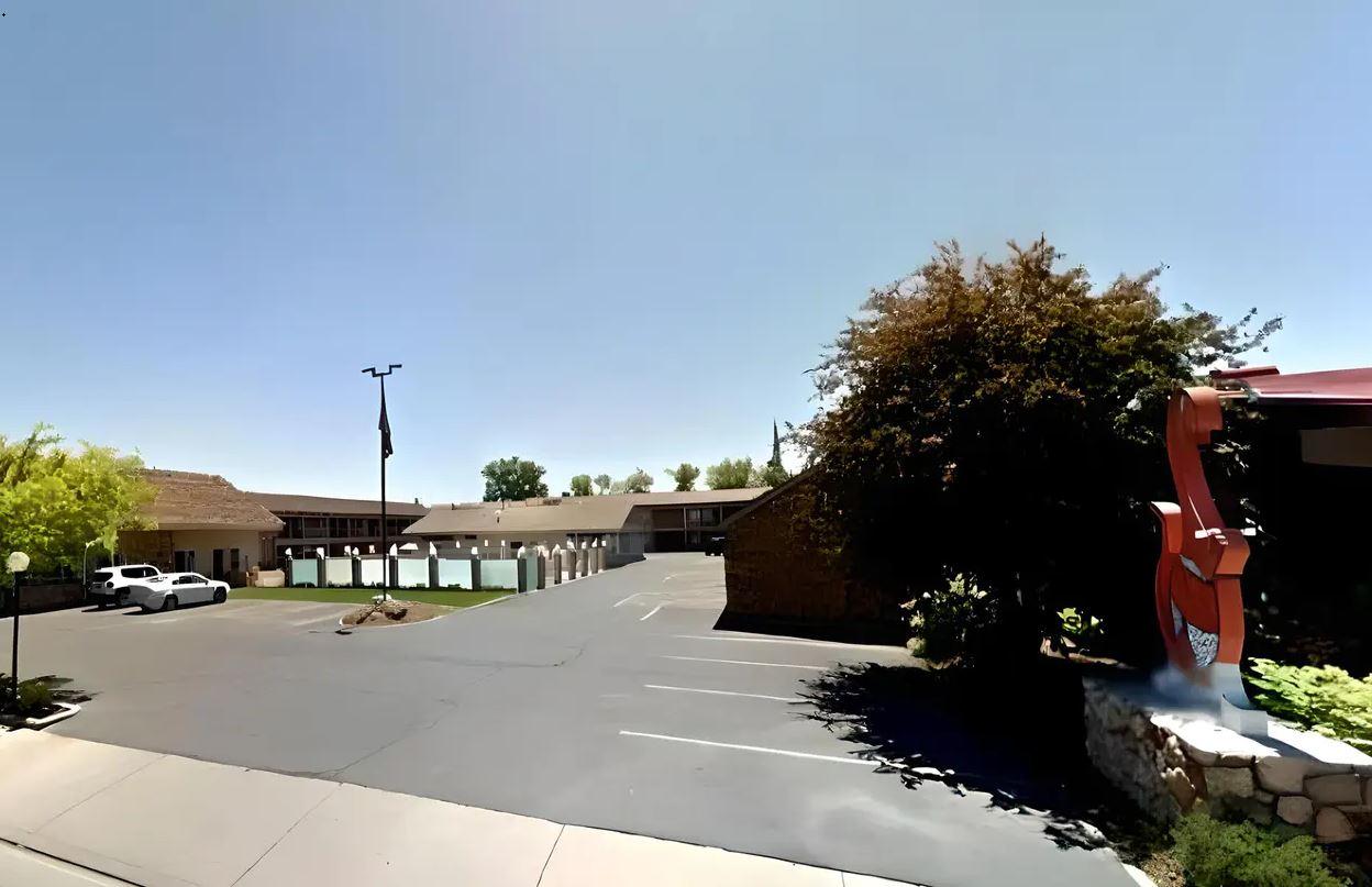 Vista Exterior Econo Lodge Inn & Suites