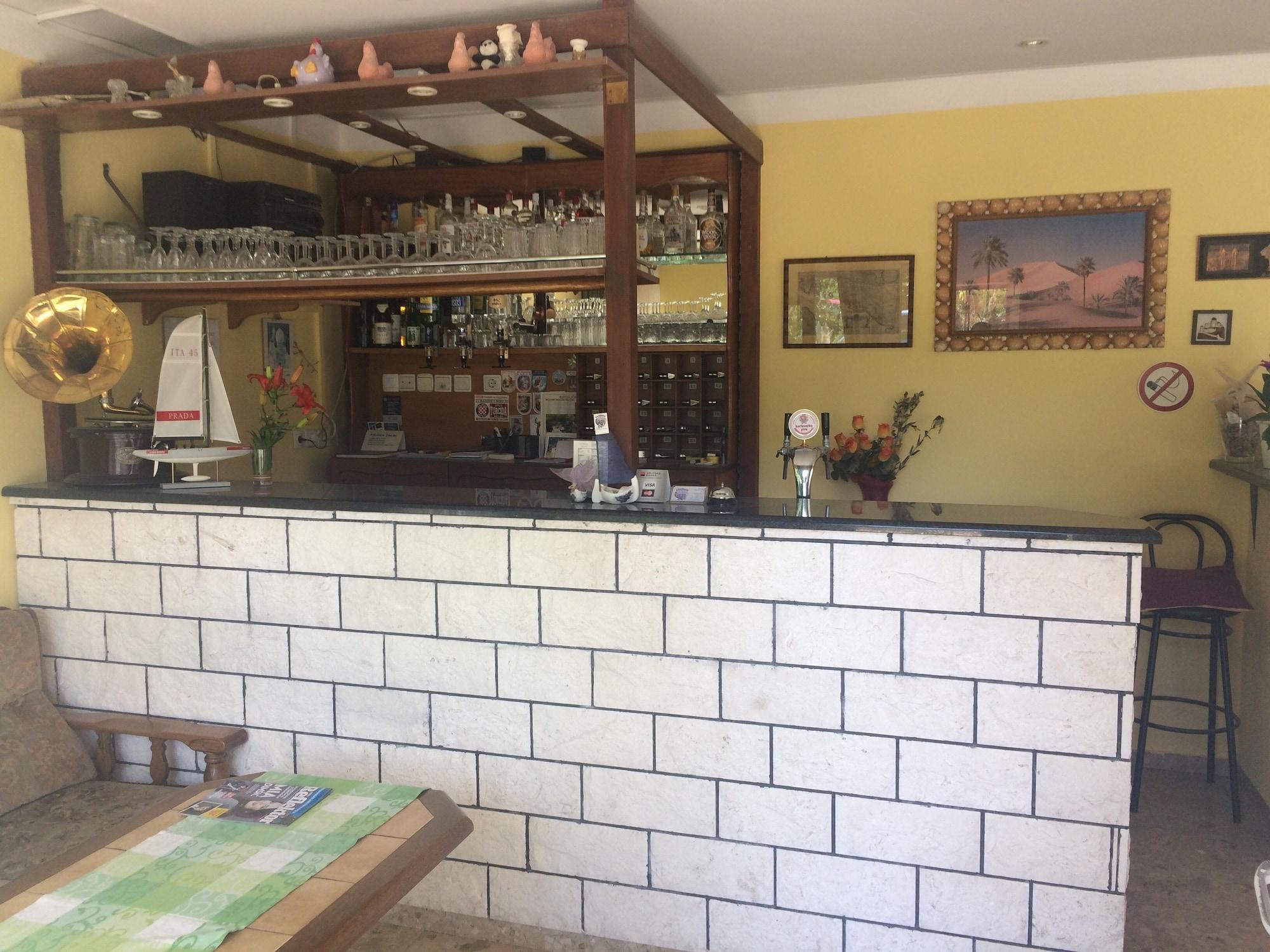 Bar/Salón Pansion Begić
