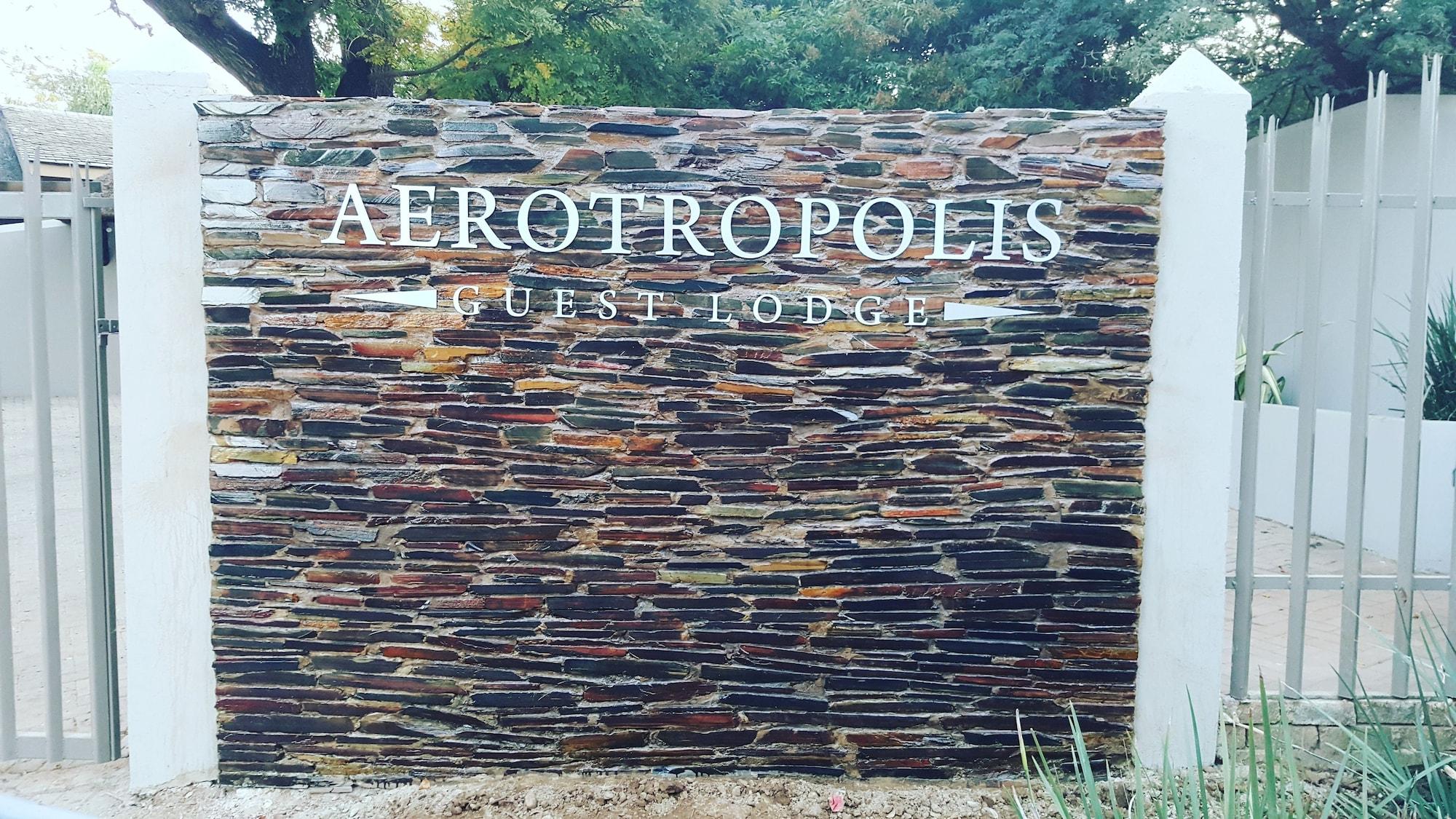 Vista Exterior Aerotropolis Guest Lodge