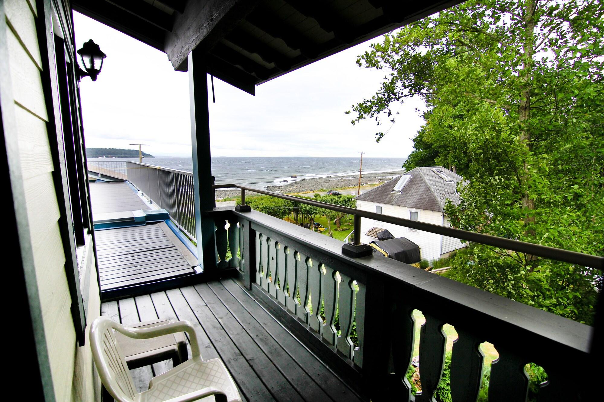 Varios Heron's Landing Hotel