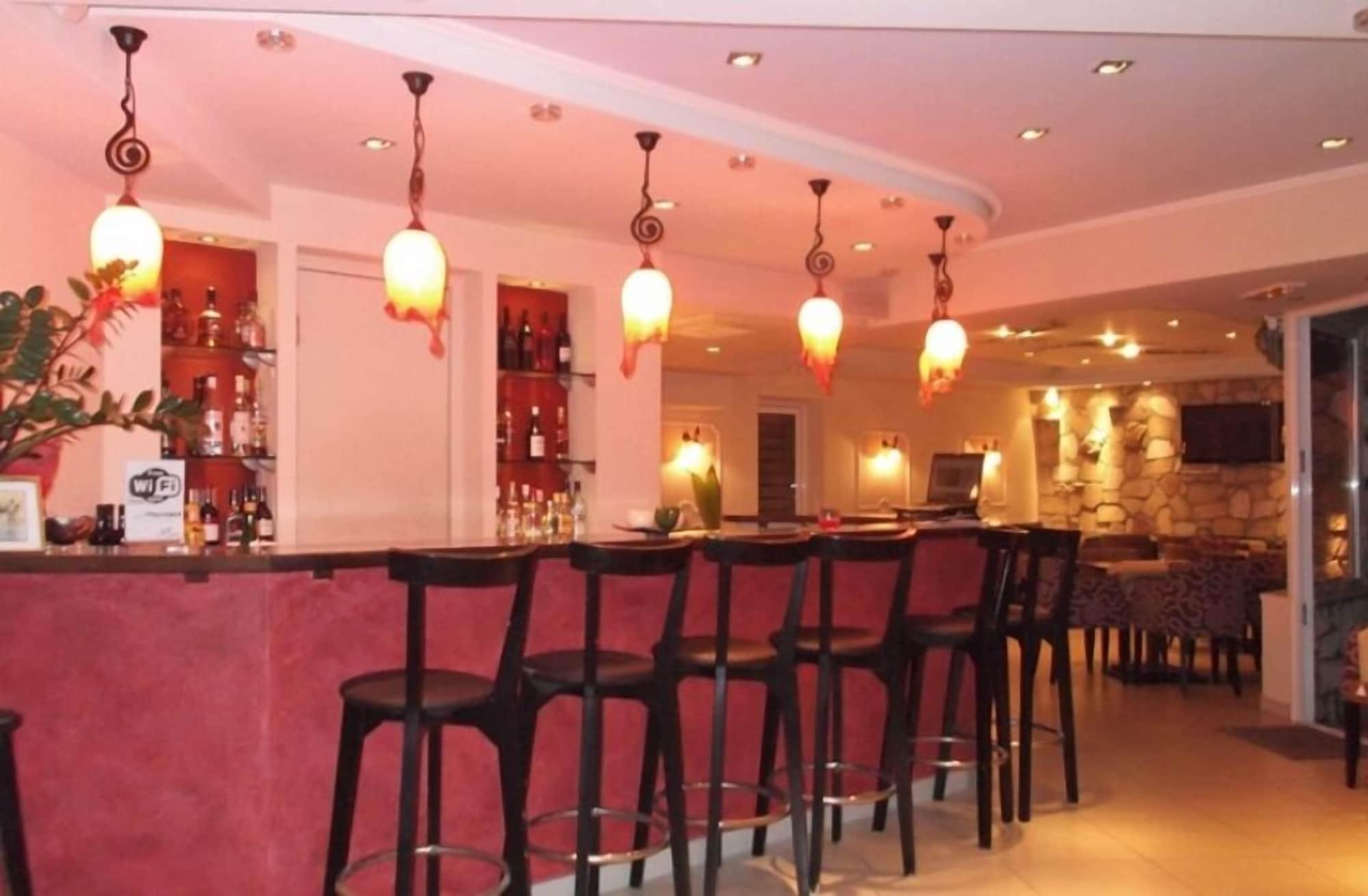 Bar/Salón 9 Queens Spa Hotel