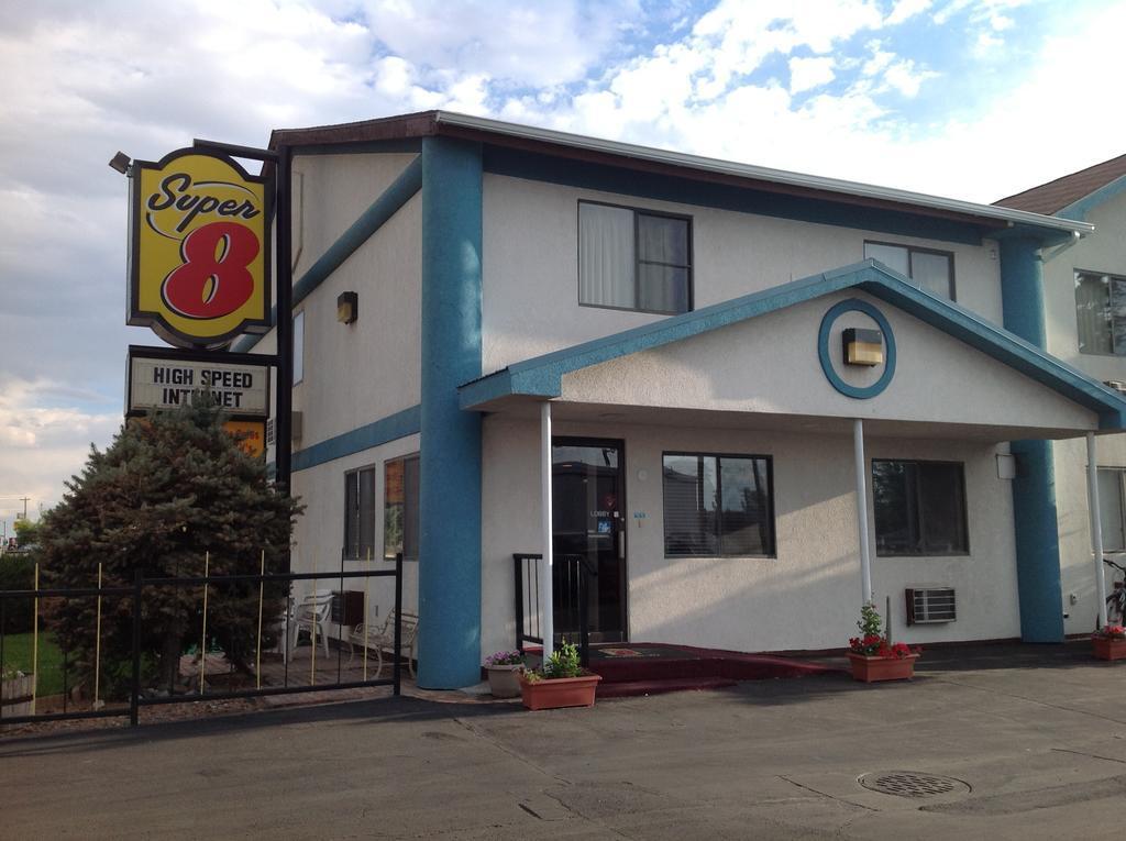 Vista Exterior Super 8 by Wyndham Riverton