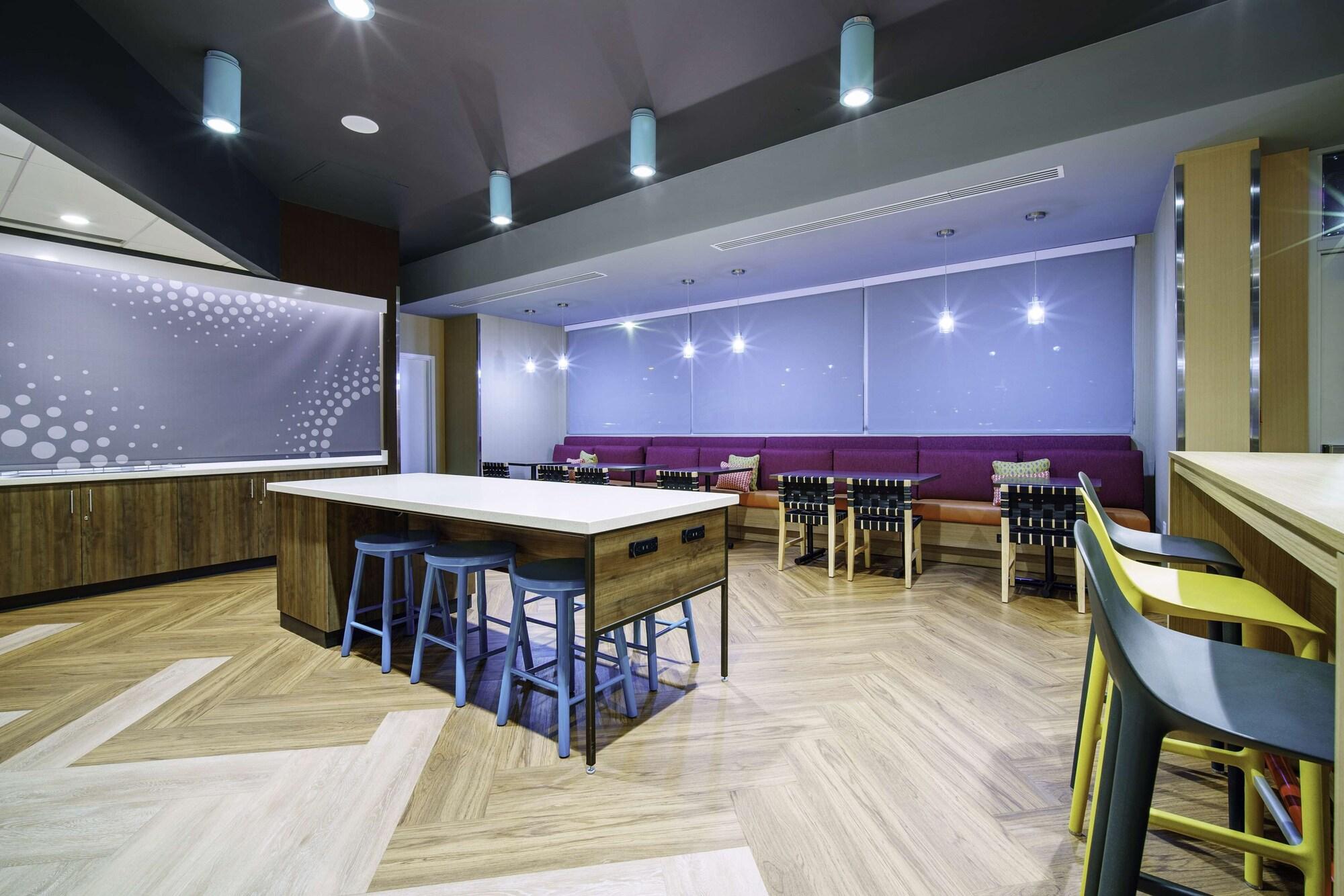 Restaurant Tru By Hilton Goodyear Phoenix West, AZ