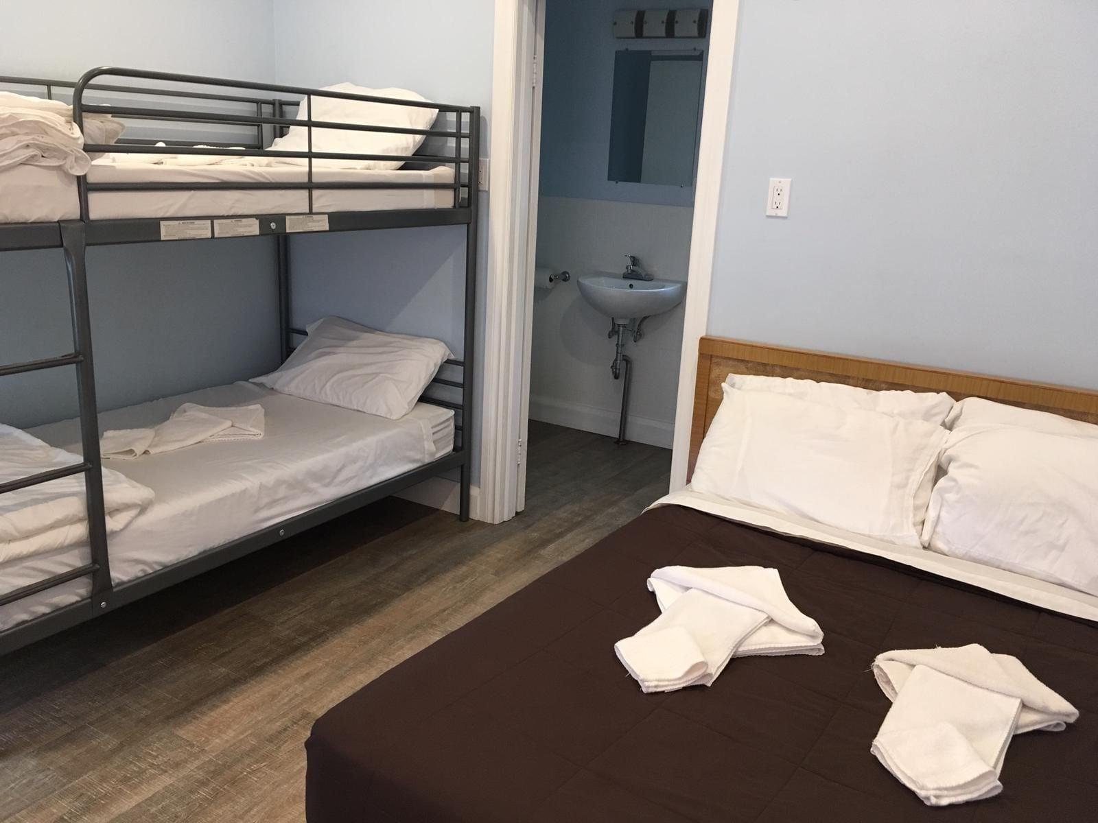 Varios Riverside Park Motel and Campground
