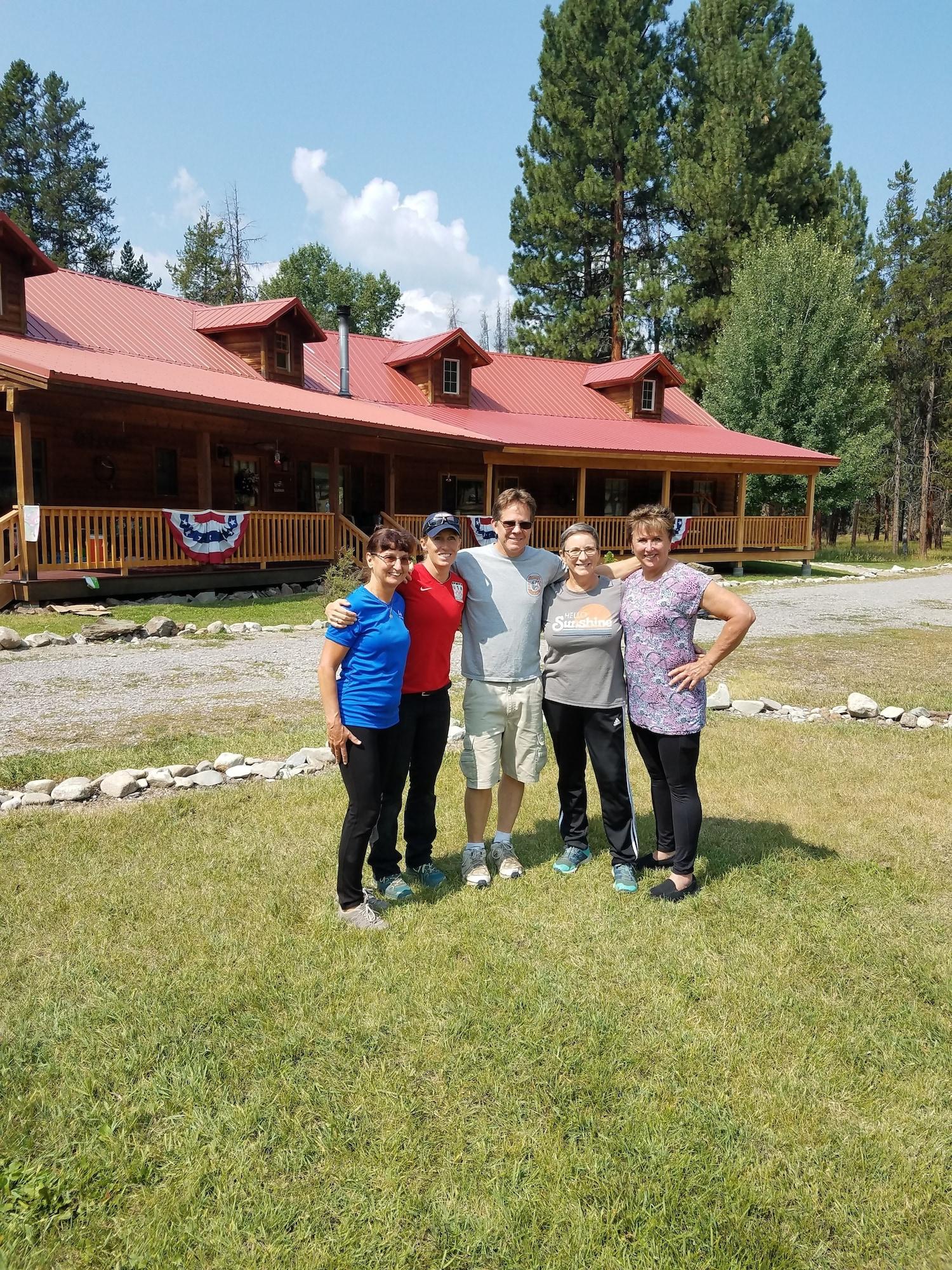 Varios The Wild Game Inn