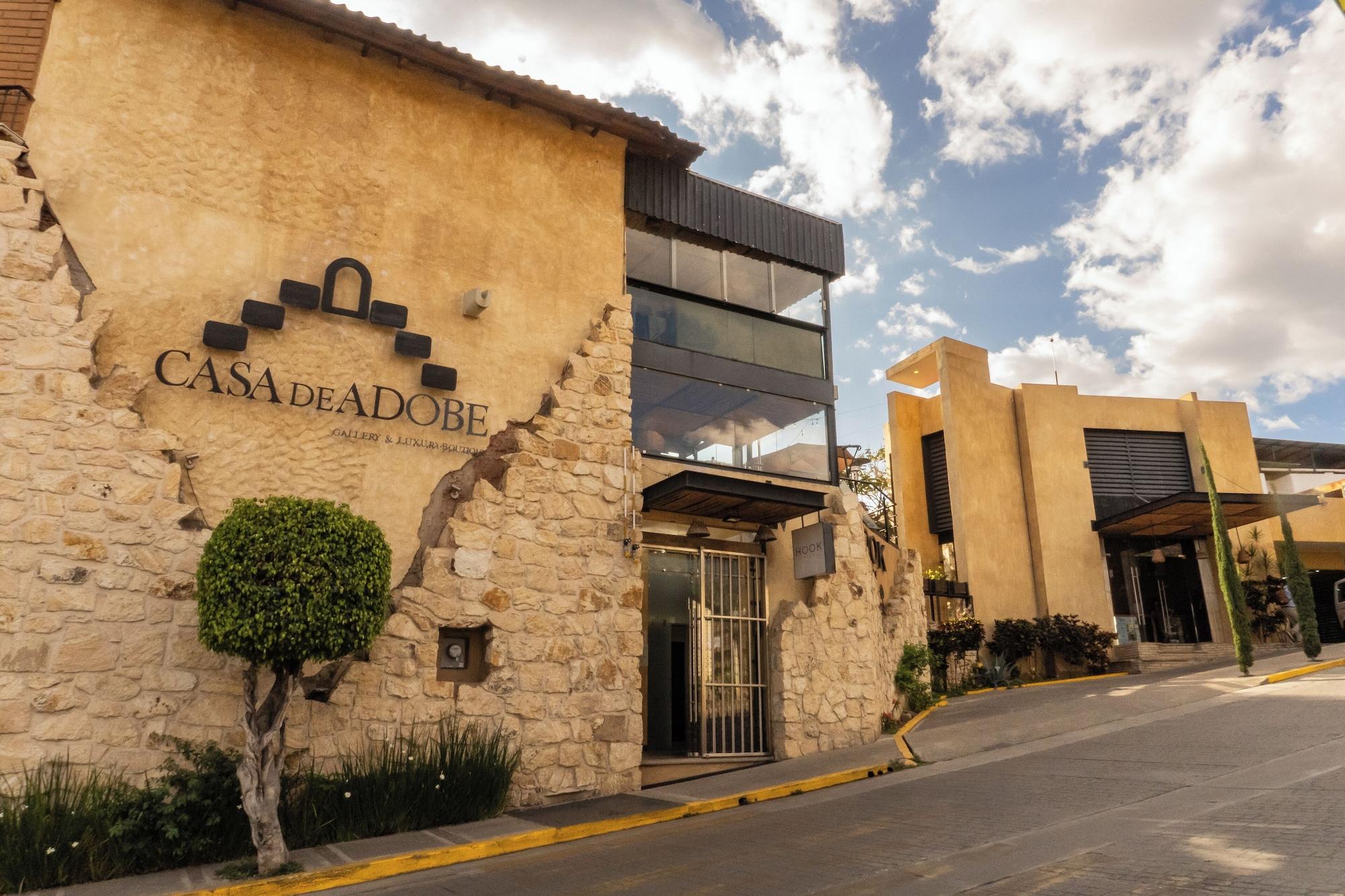 Vista Exterior Casa de Adobe Gallery & Luxury Boutique