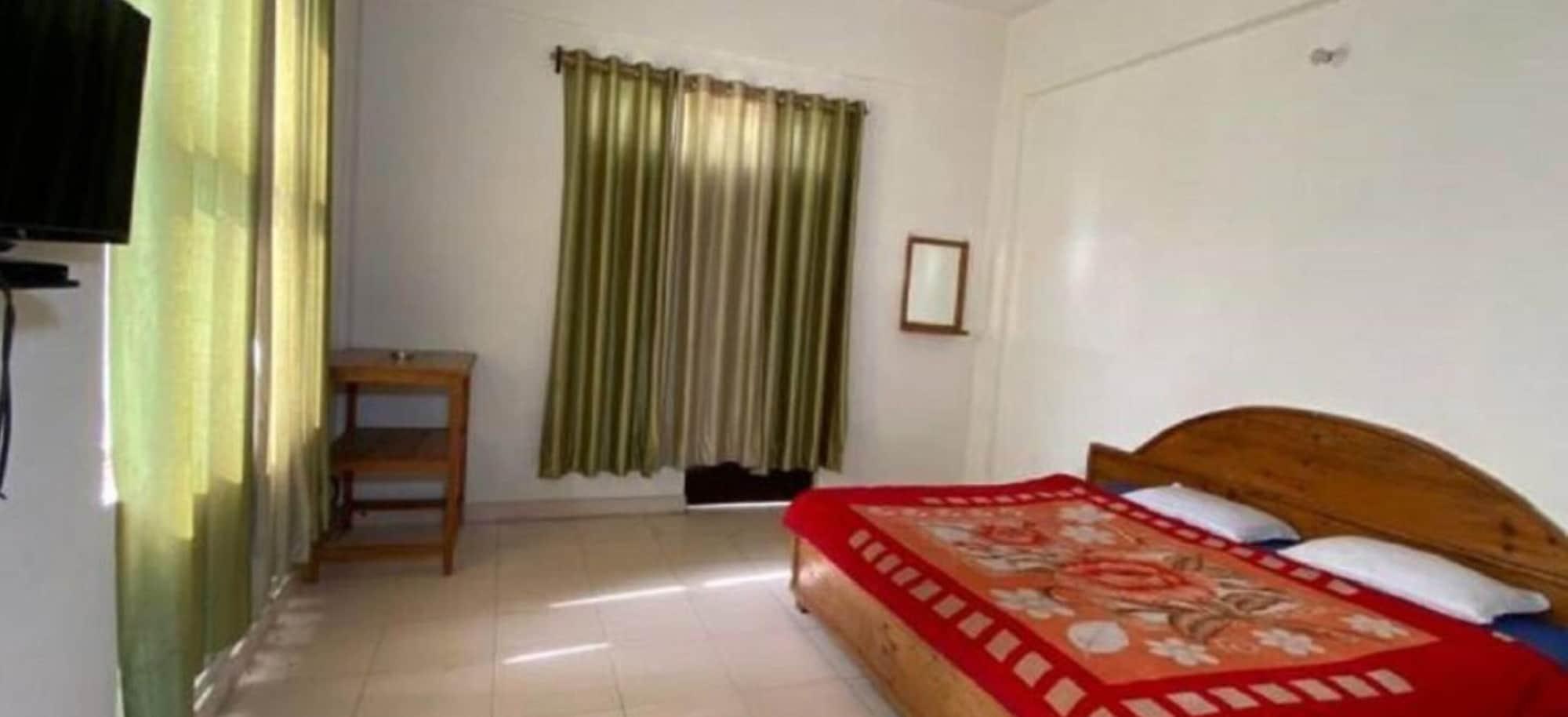 Varios Goroomgo Kanara Bhimtal