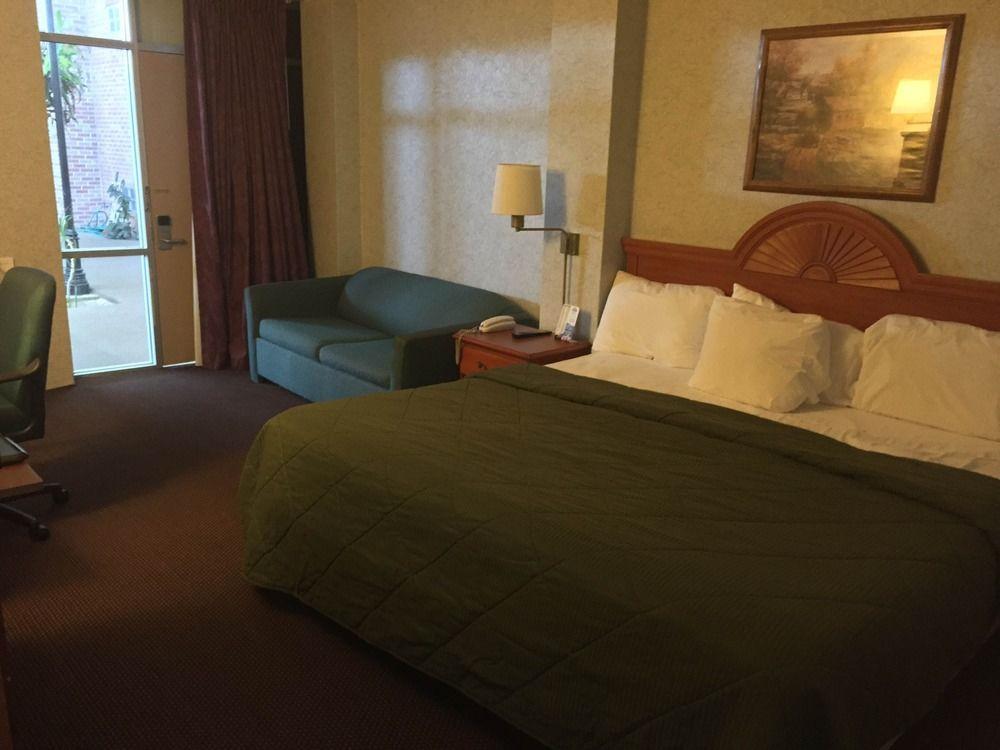 Habitación Sunset inn & Suites