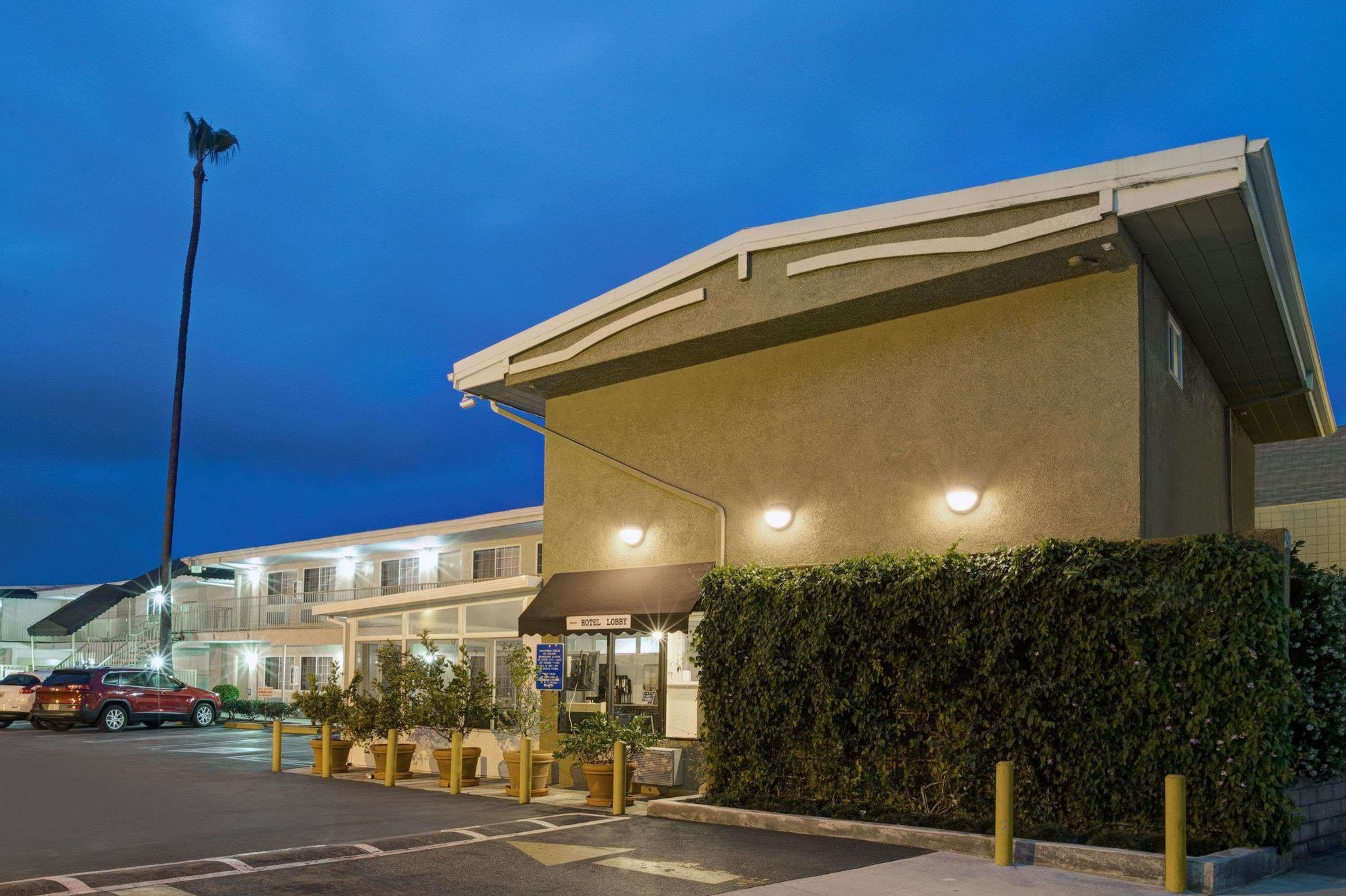 Vista Exterior Super 8 Los Angeles