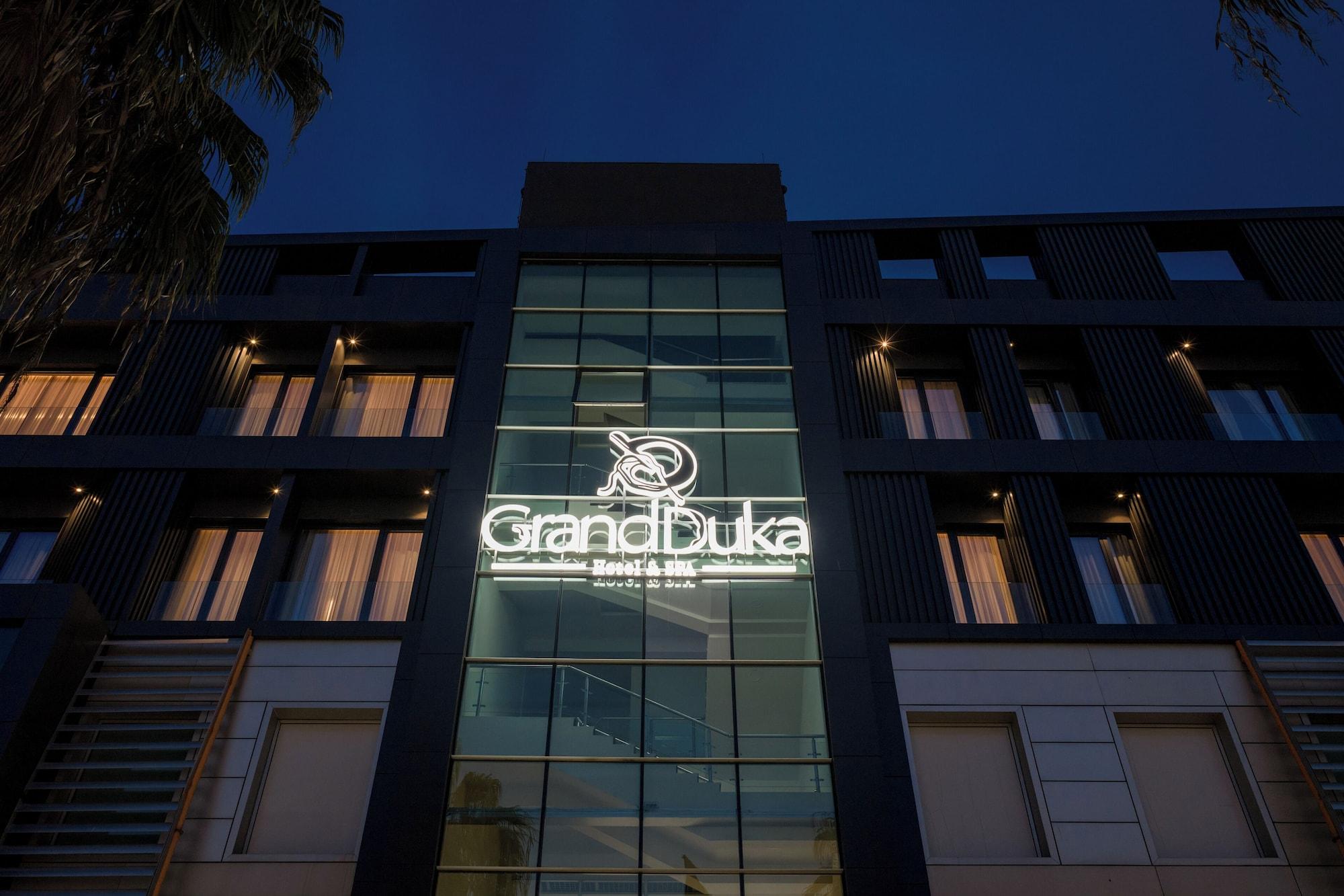 Vista Exterior Grand Duka Hotel & Spa