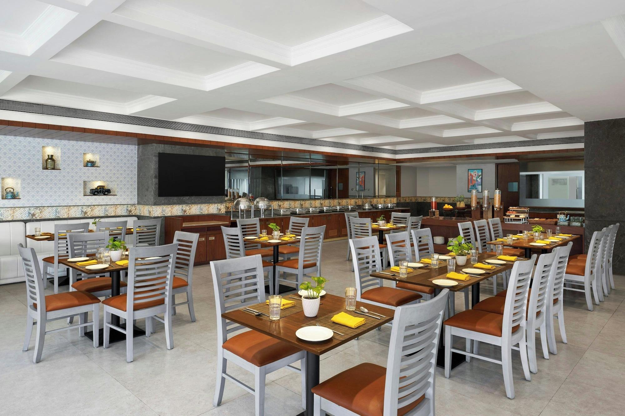 Restaurante The Fern Residency Navi Mumbai, Turbhe, Series by Marriott