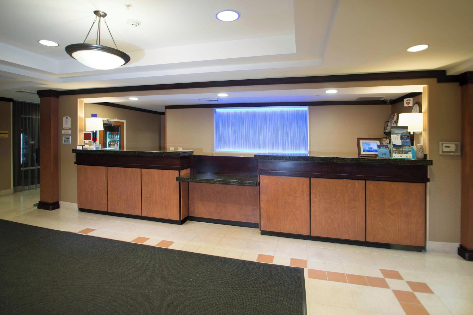 Vista Lobby Fairfield Inn and Suites by Marriott Burley