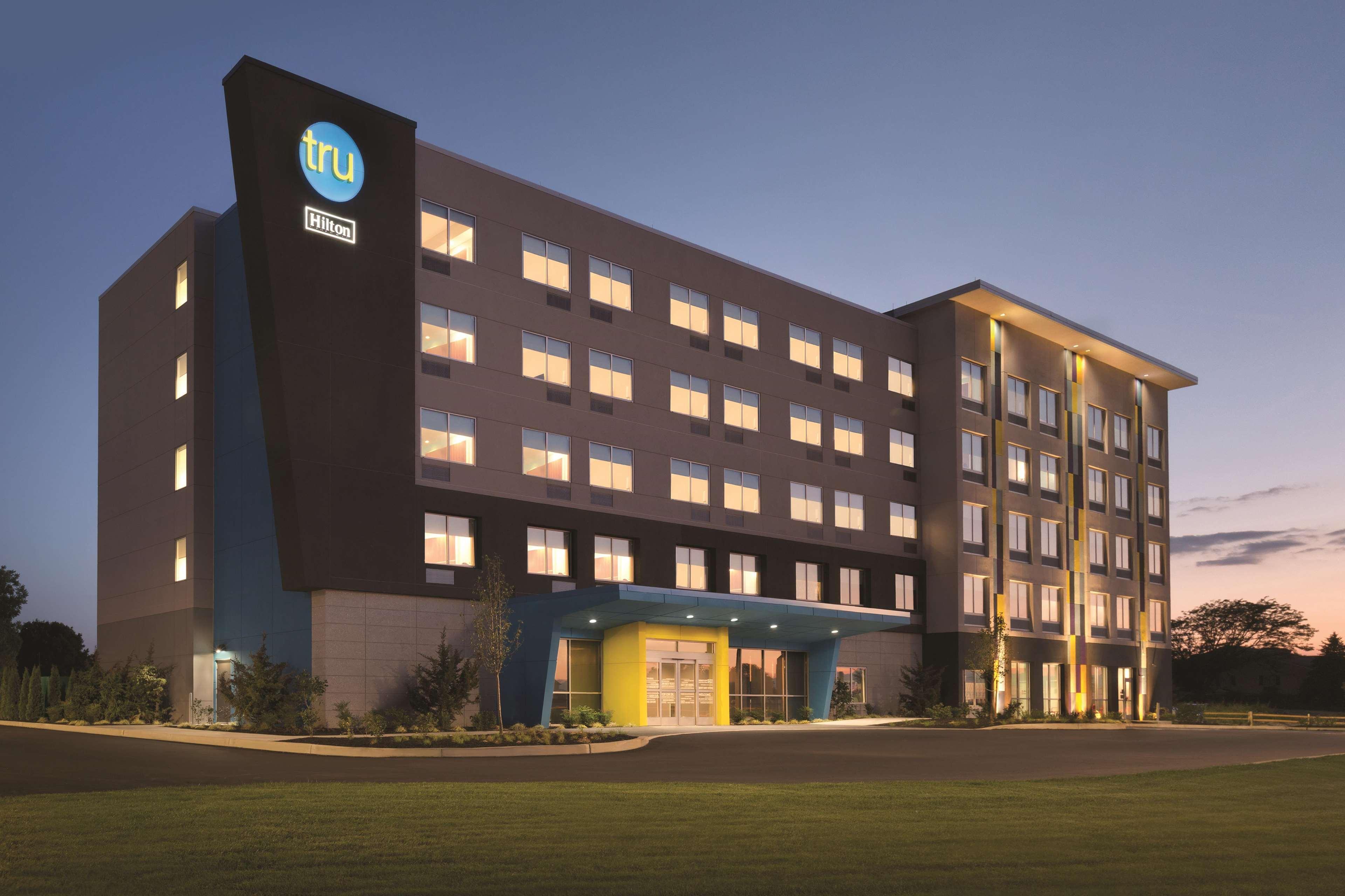 Vista Exterior Tru by Hilton Lancaster East