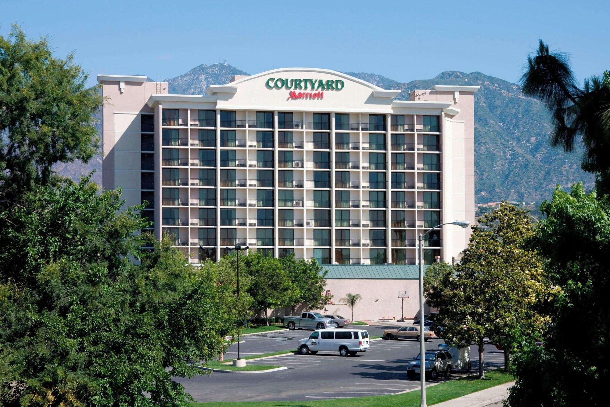 Vista Exterior Courtyard by Marriott Los Angeles Pasadena/Monrovia