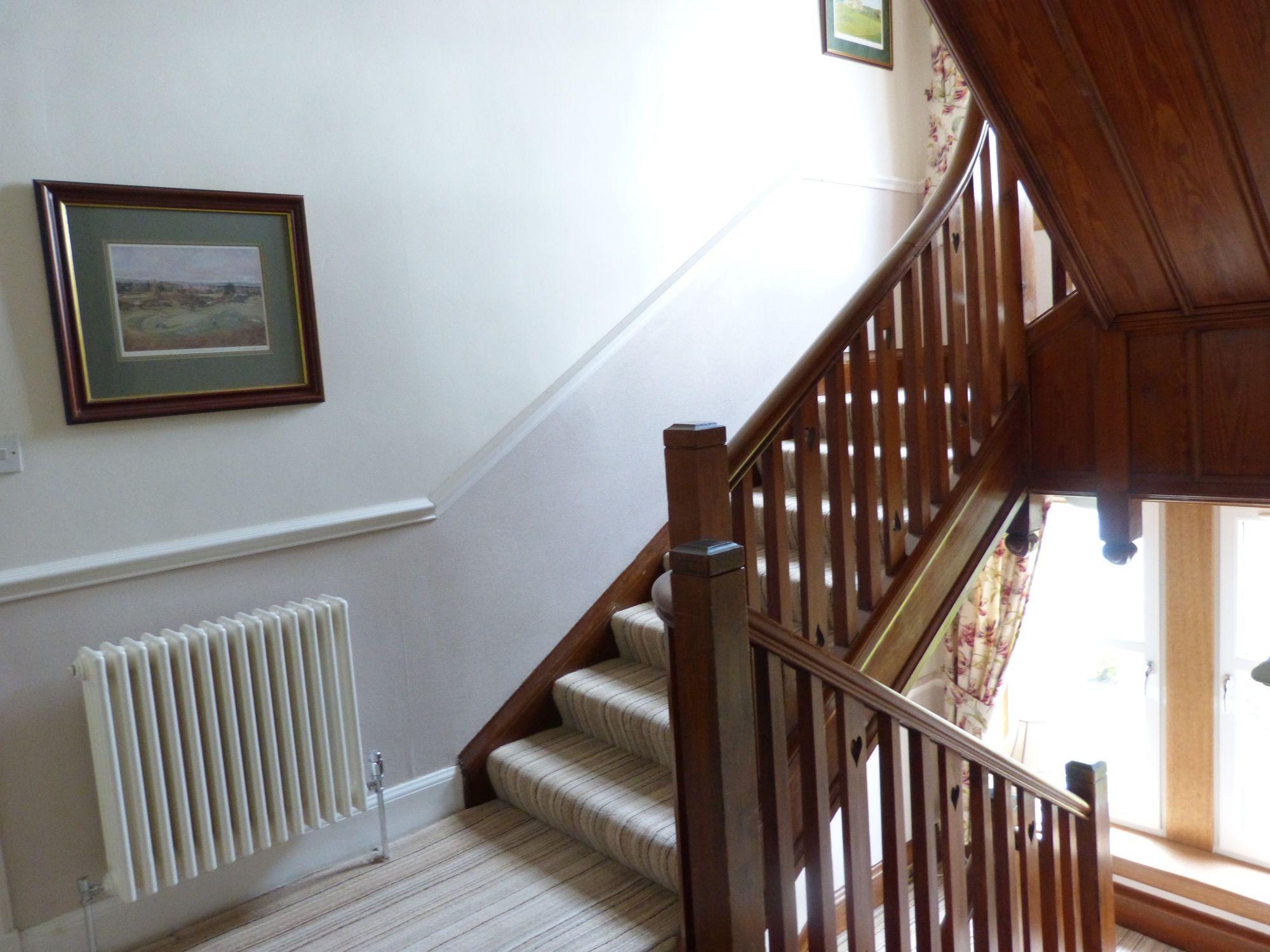 Varios Pinewood Country House