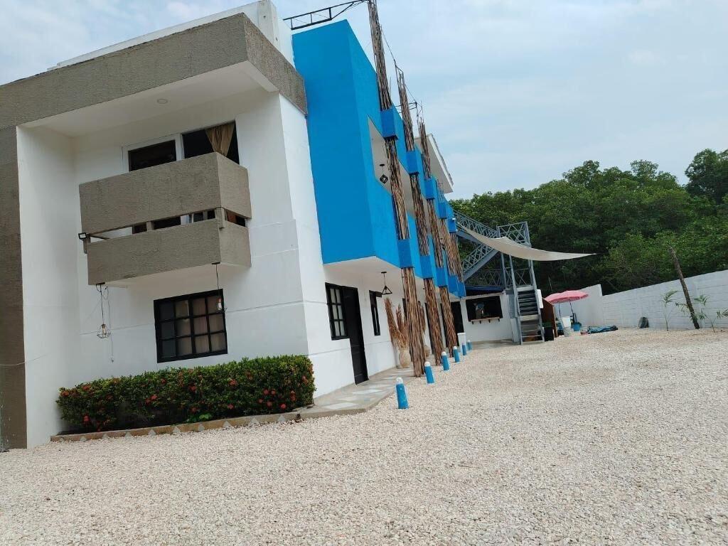Varios Hotel palmetto Beach