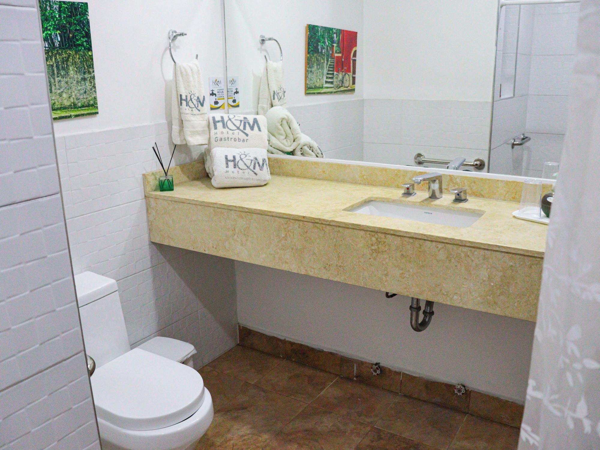 Equipamiento de Habitación HOTEL HYM SAS