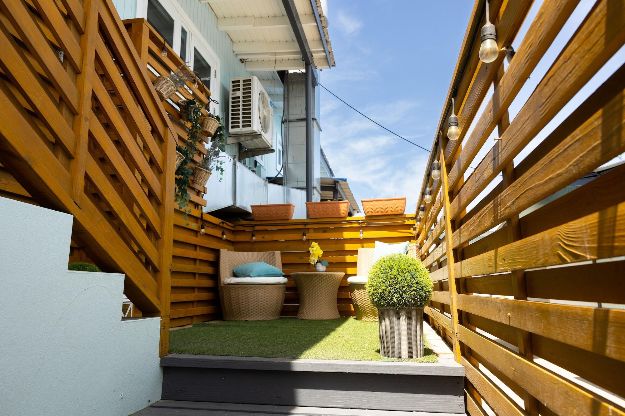 Vista Exterior Rooms Boutique by Annie's