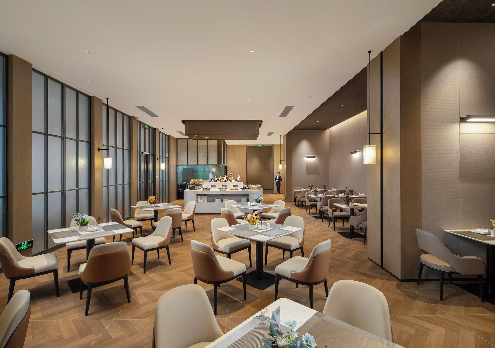 Restaurant Mehood Lestie International Hotel Panyu Wanbo Yuangang Metro Station Branch - Free Shuttle Bus to Canton Fair Complex During Canton Fair Period