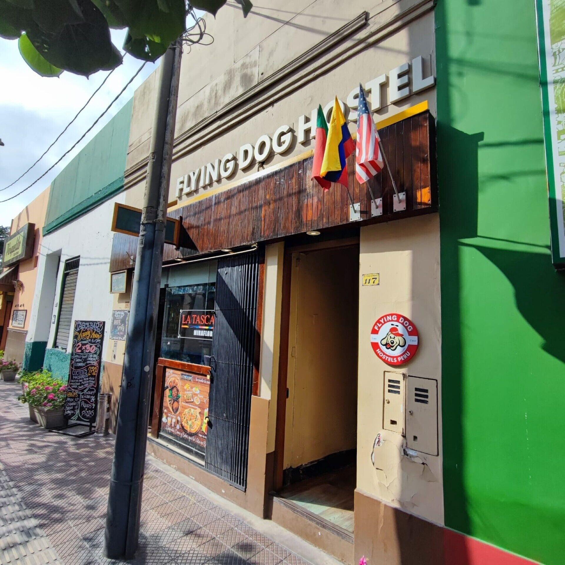 Vista Exterior Flying Dog Backpackers Hostel