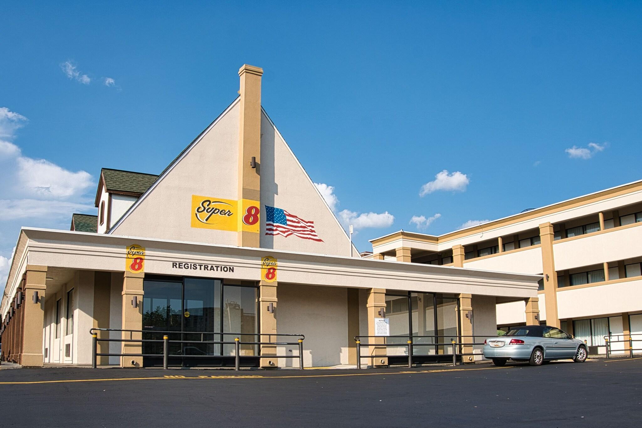 Varios Super 8 by Wyndham Alexandria/Washington D.C. Area