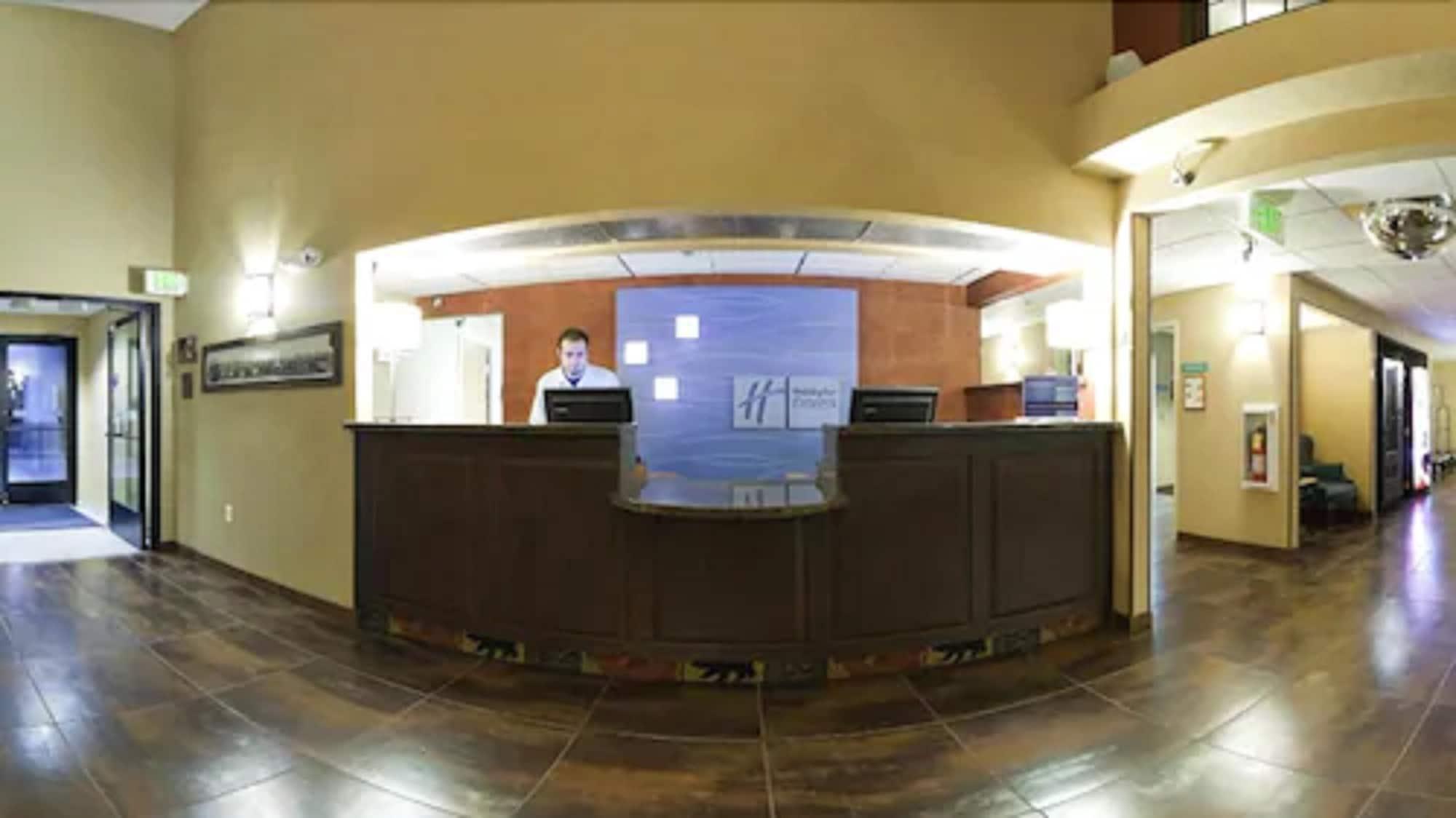 Vista Lobby Holiday Inn Express Hotel & Suites Raton by IHG