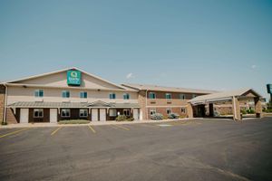 Alojamiento - Quality Inn & Suites Watertown near Prairie Lakes Ice Arena