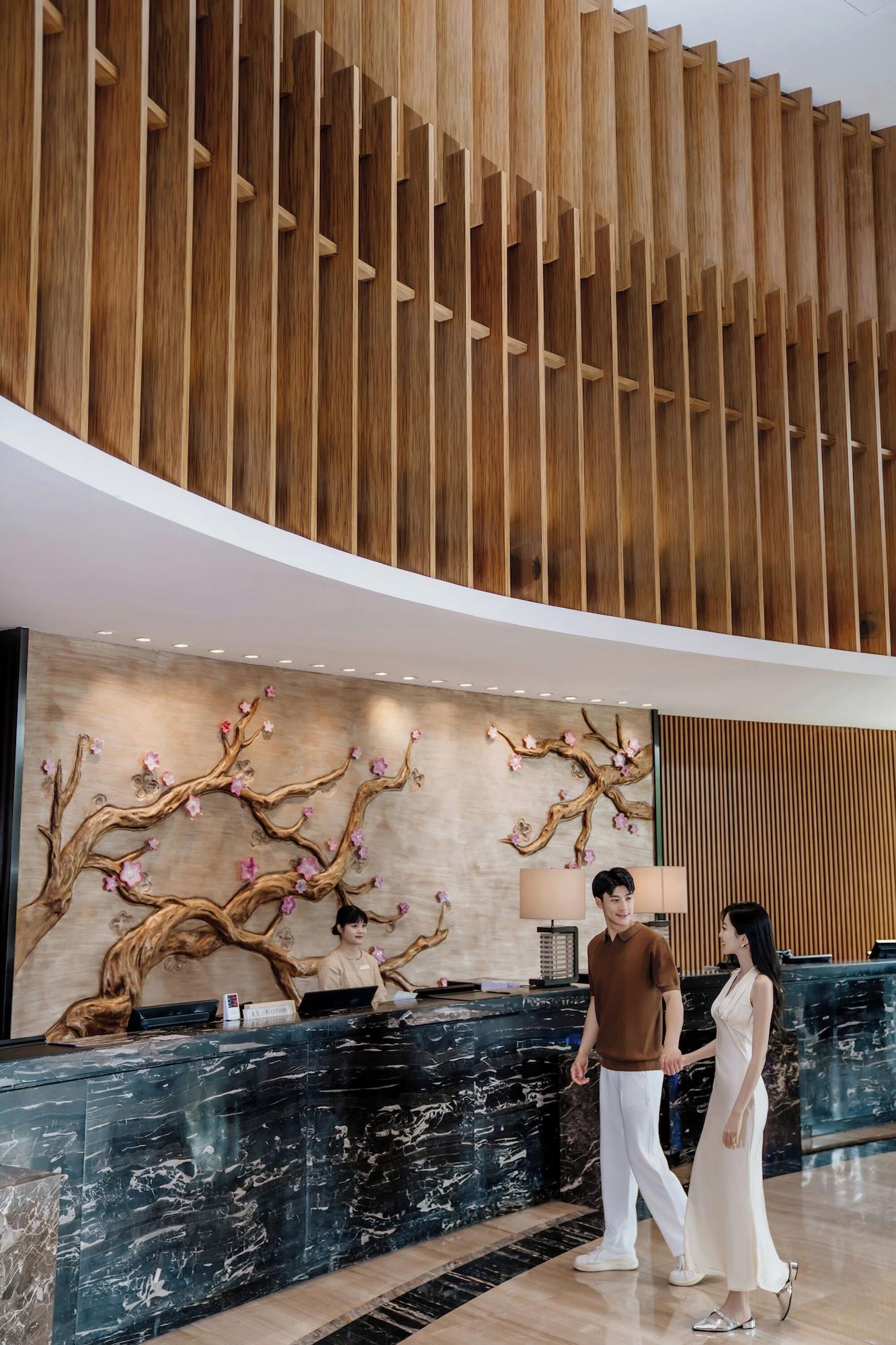 Vista Lobby DoubleTree by Hilton Guangzhou Science City-Free Shuttle Bus Service During Canton Fair Period