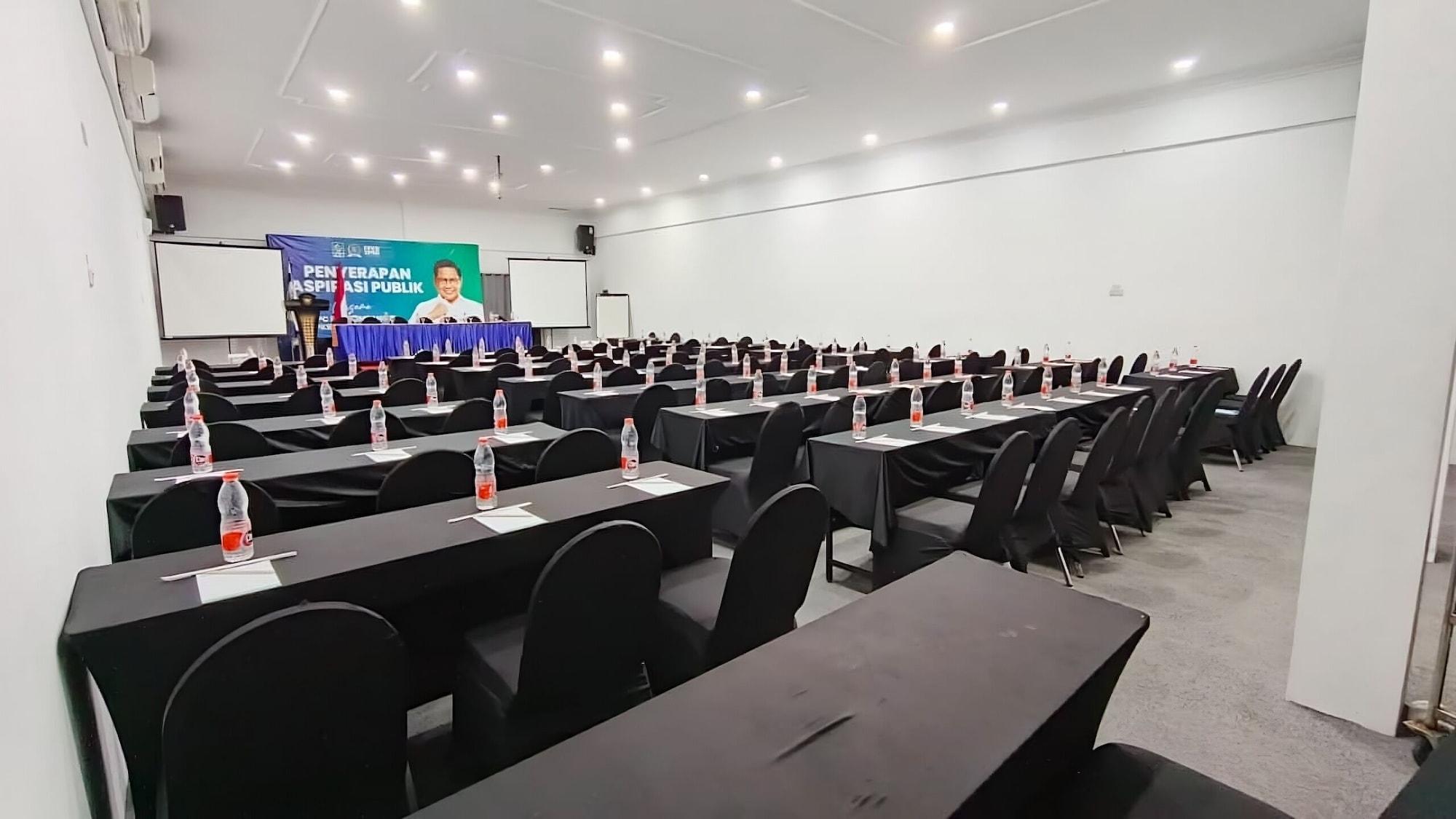 Sala de Reuniones Green Red Hotel Syariah Jombang