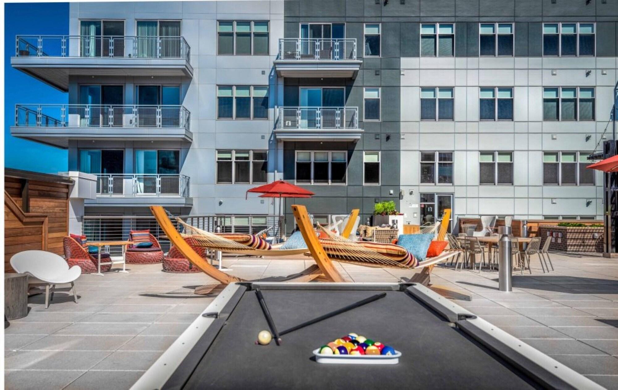 Instalaciones Recreativas Global Luxury Suites East Boston