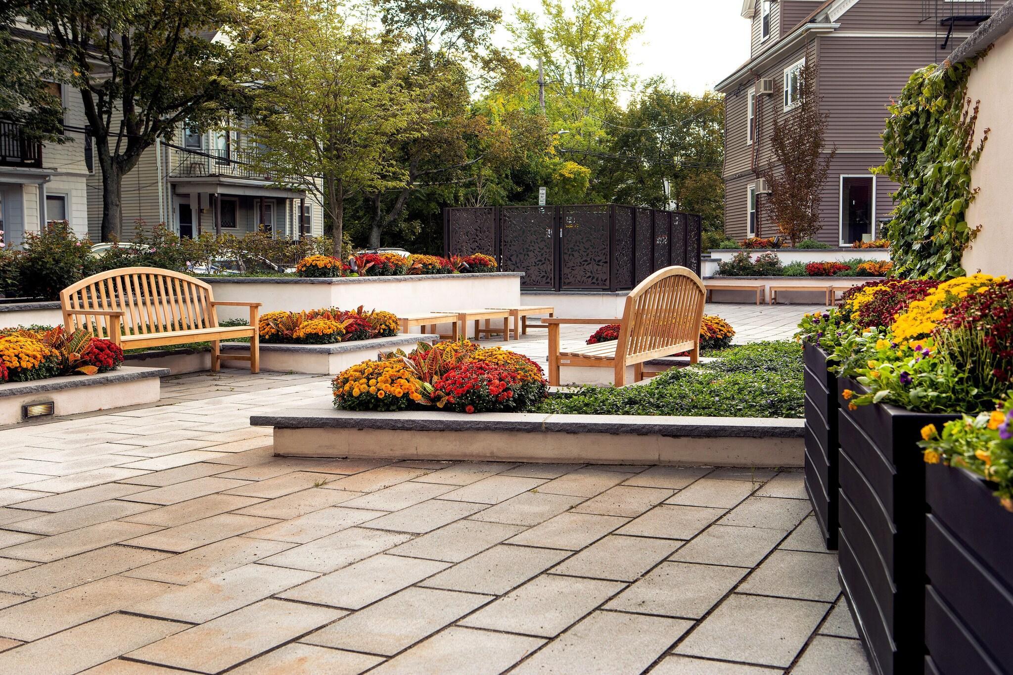 Varios Porter Square Hotel