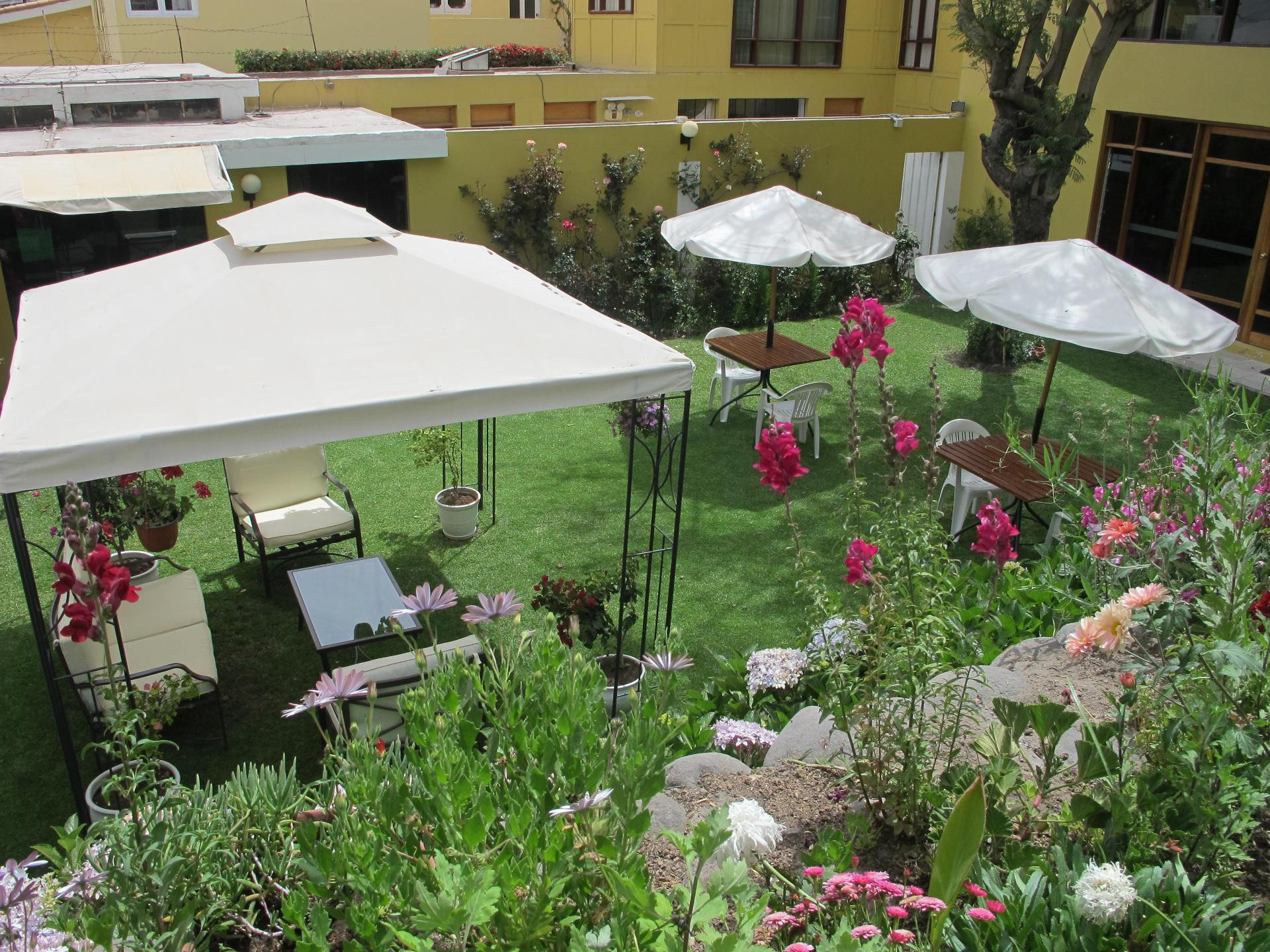 Vista Exterior La Gruta