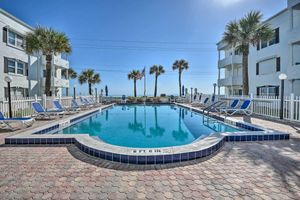 Alquiler Vacacional - Oceanside Ormond Beach Condo, Steps to Shore!