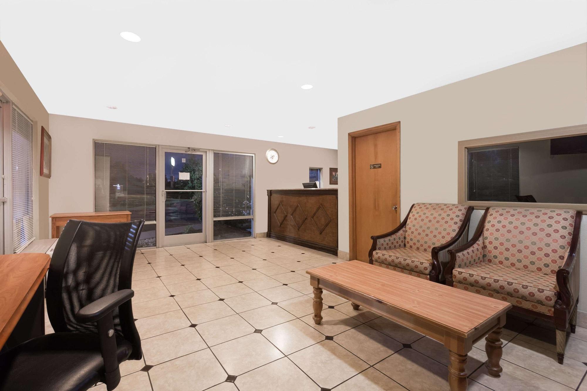 Vista Lobby Days Inn by Wyndham Augusta Wheeler Road