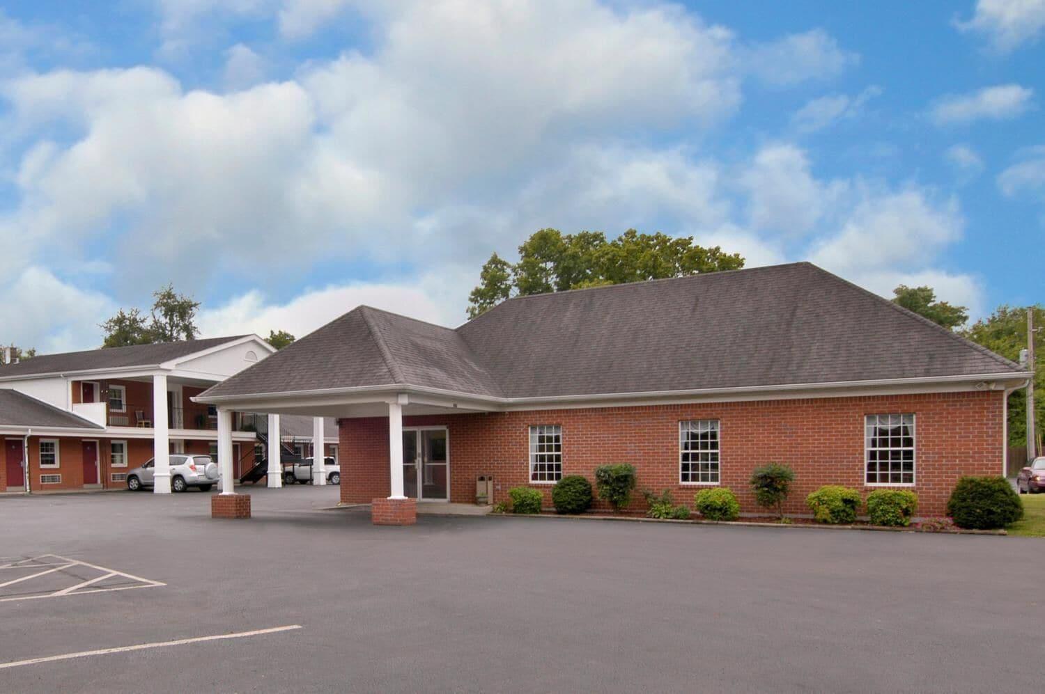 Vista Exterior Bourbon Capital Inn