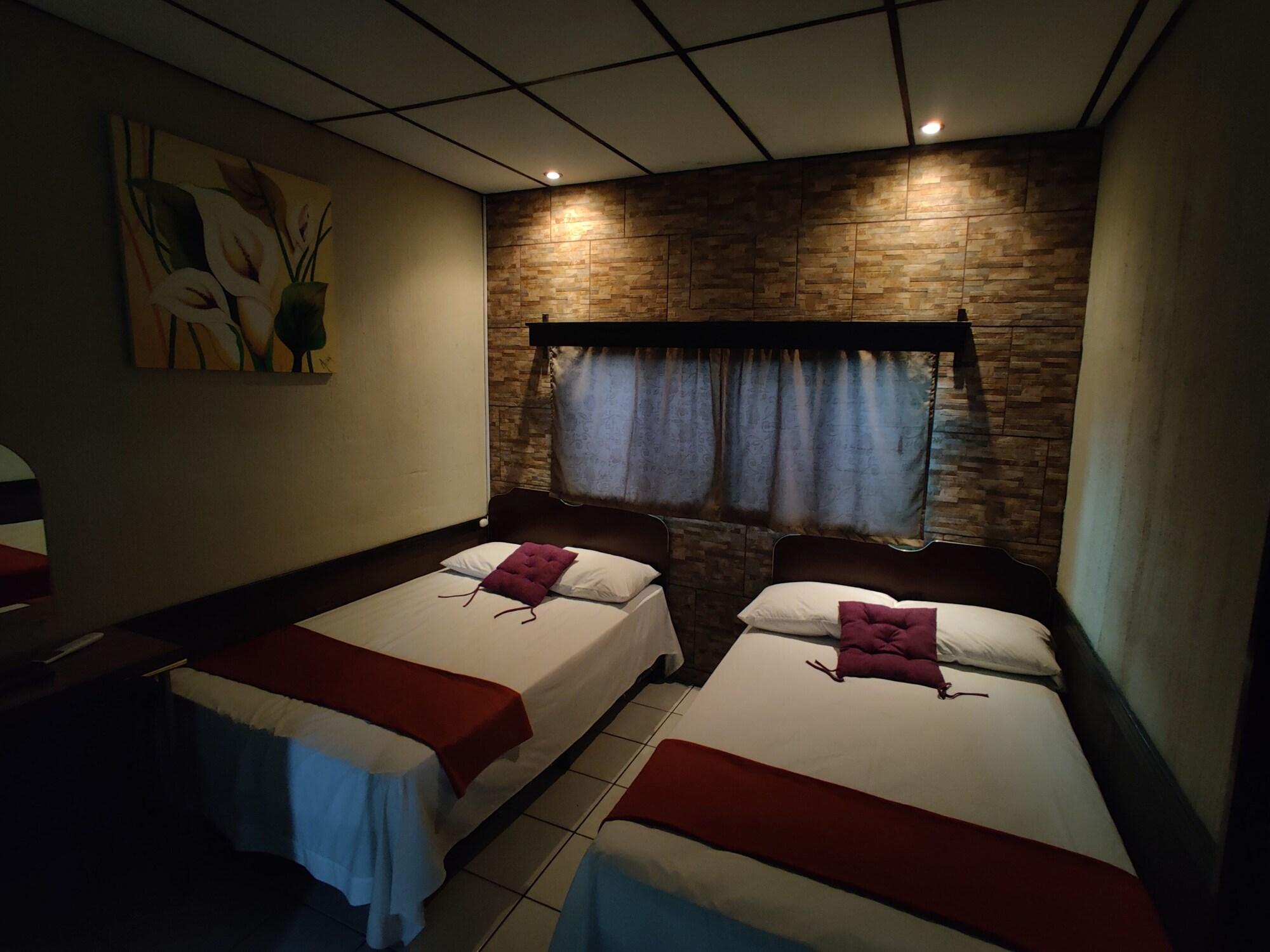 Varios Hotel Latino