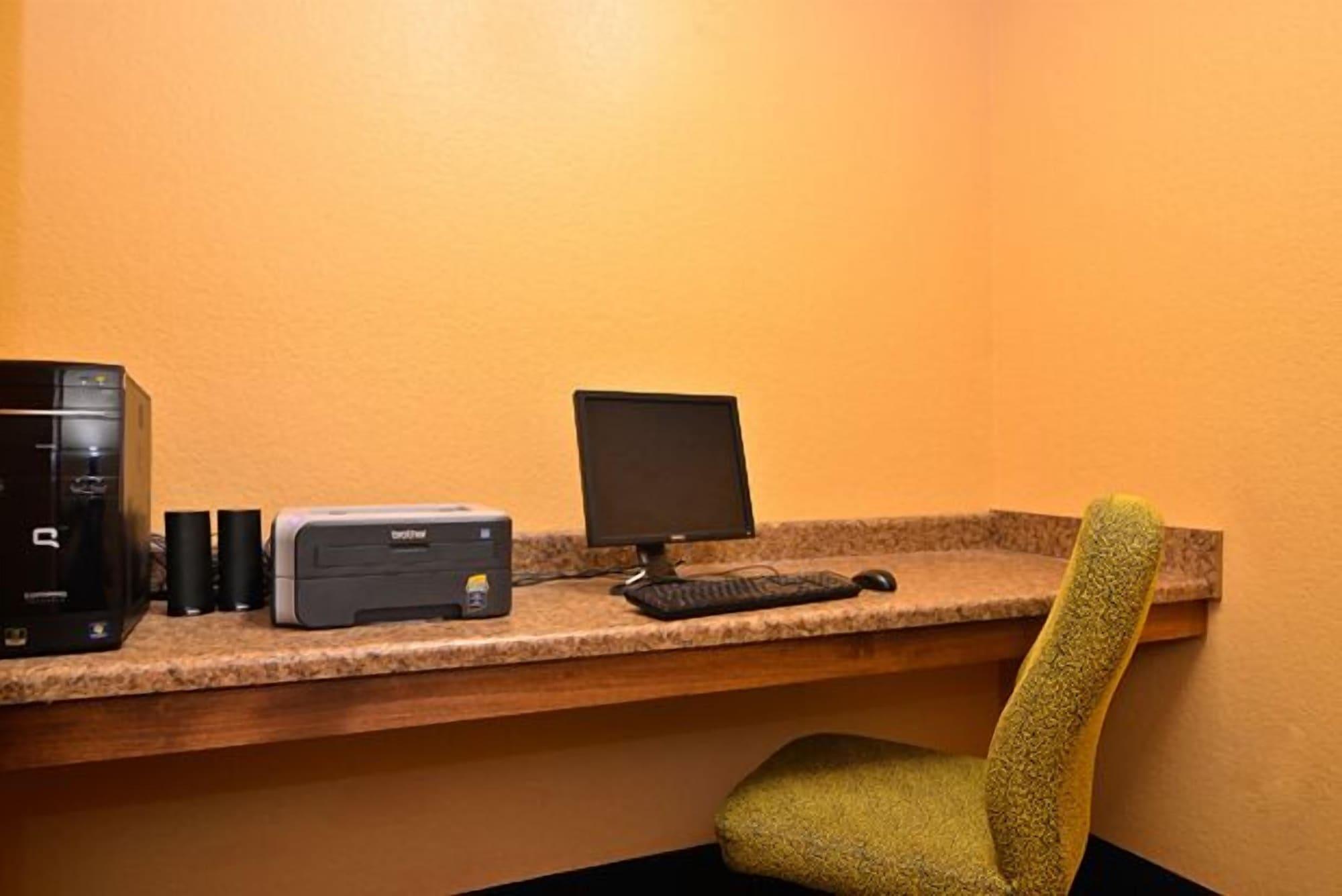 Centro de Negocios HiWay Inn Express of Broken Bow