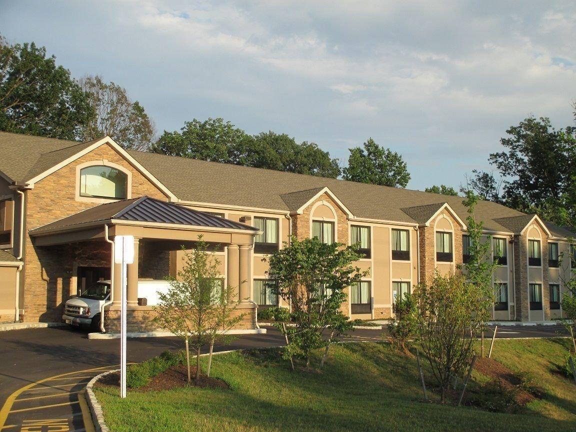 Varios Red Carpet Inn And Suites Monmouth Jtc
