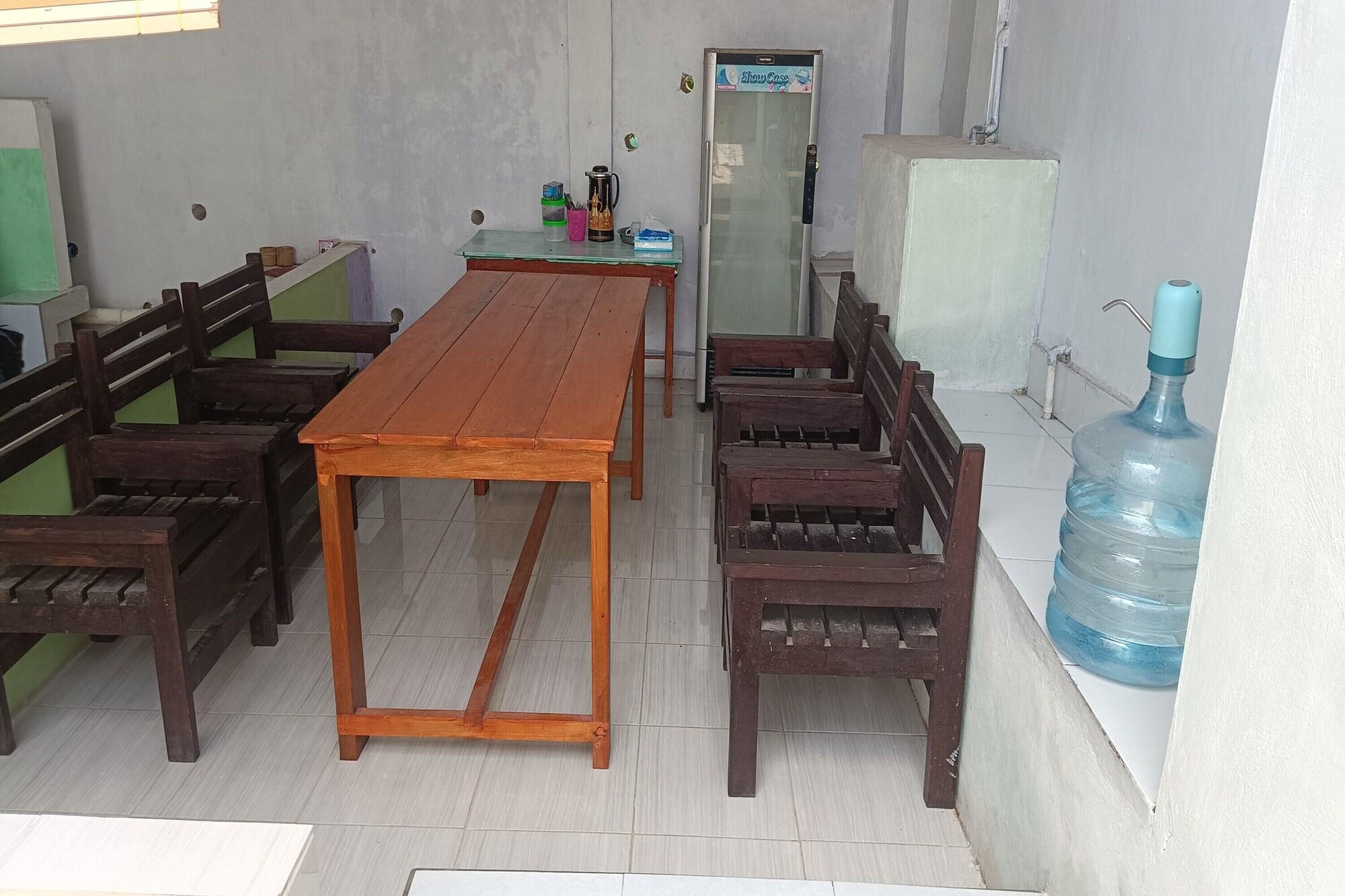 Restaurant OYO 93359 Kawi Homestay