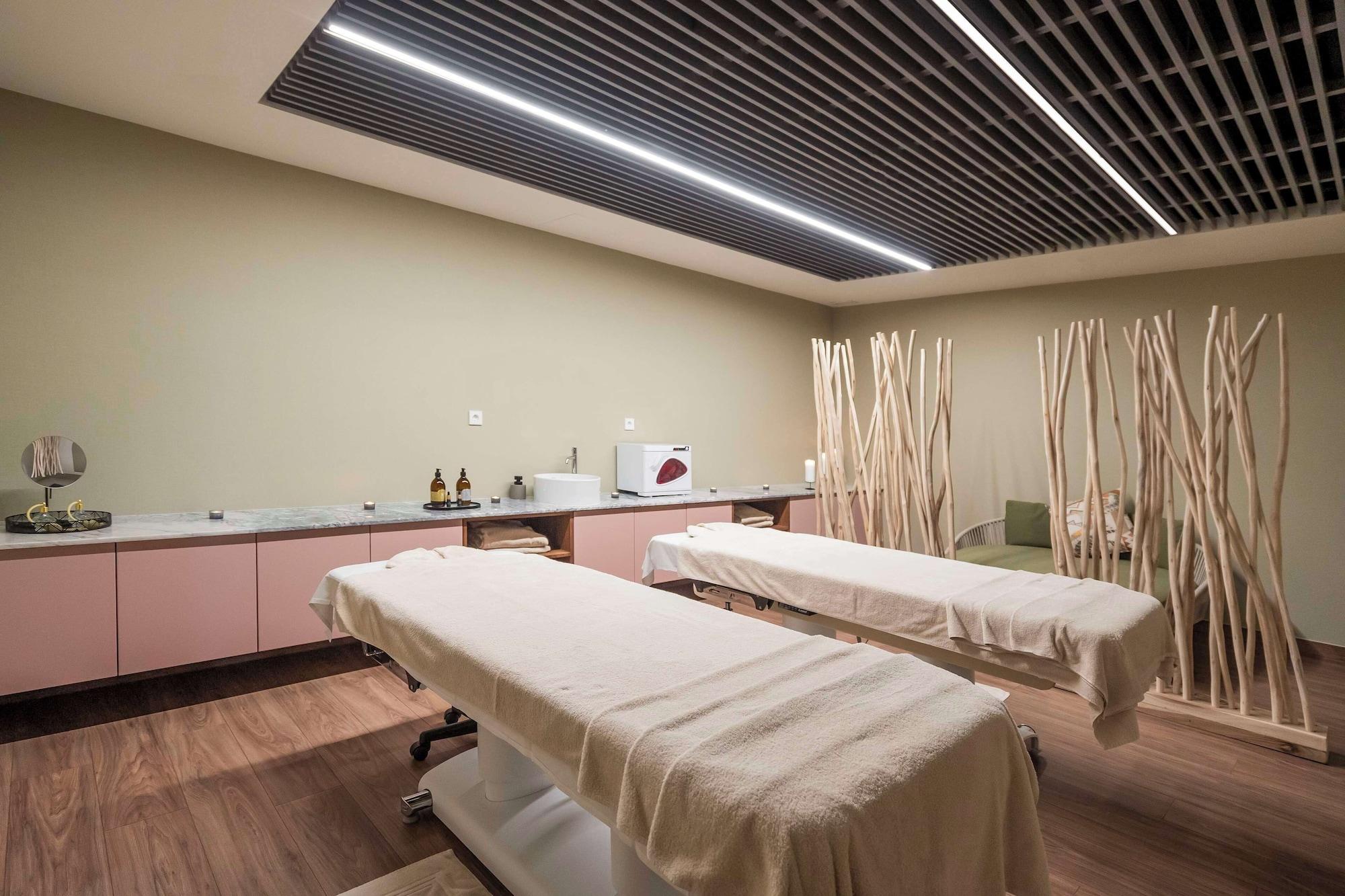 Spa Cenica Porto Hotel, Curio Collection by Hilton