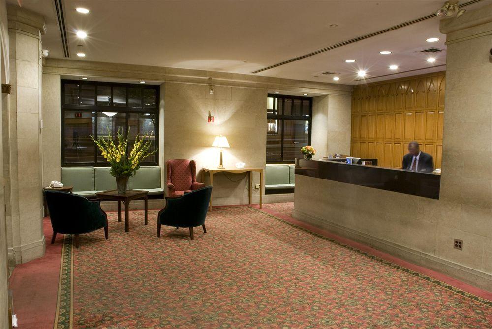 Vista Lobby Salisbury Hotel